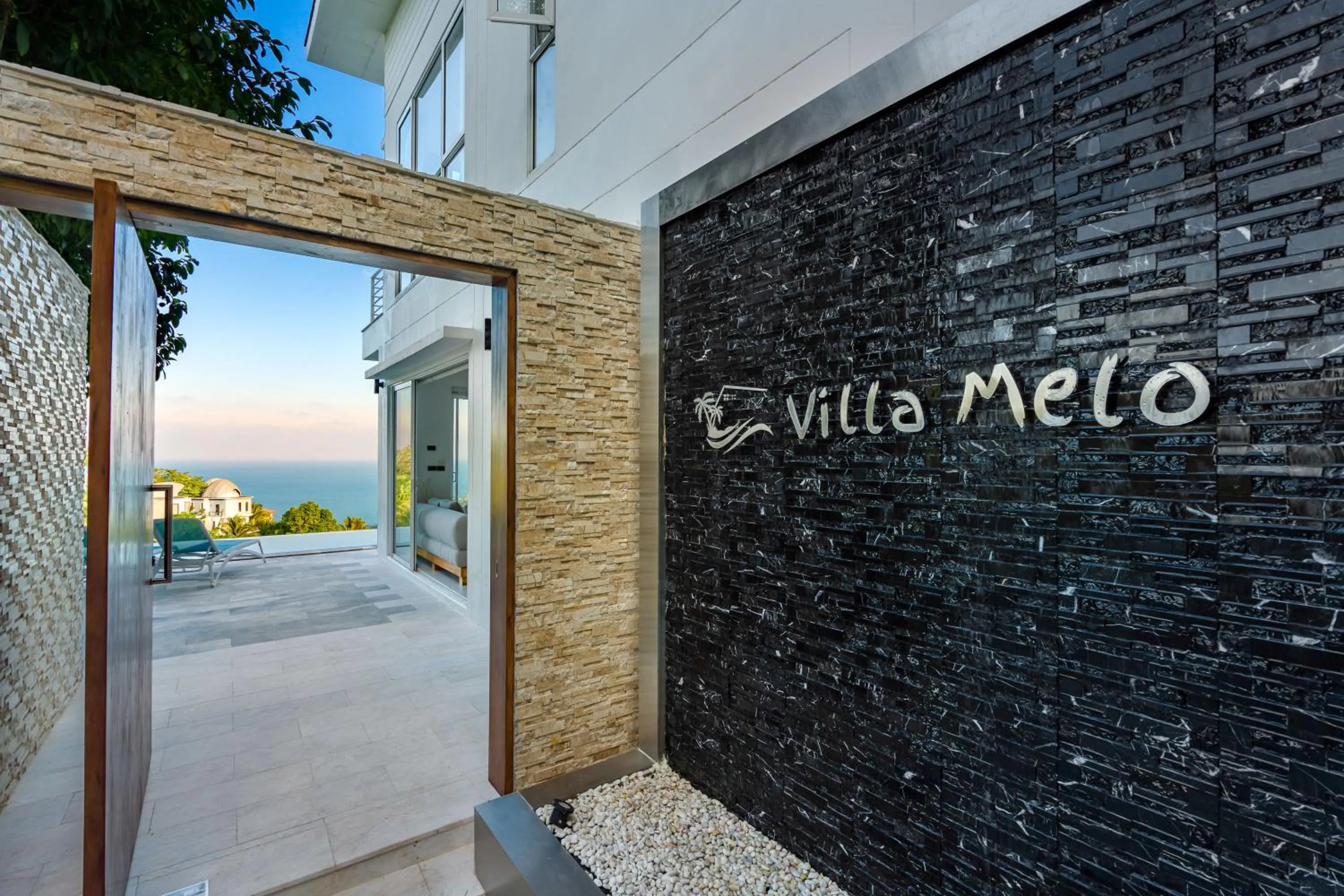 Facade/entrance in Villa Melo