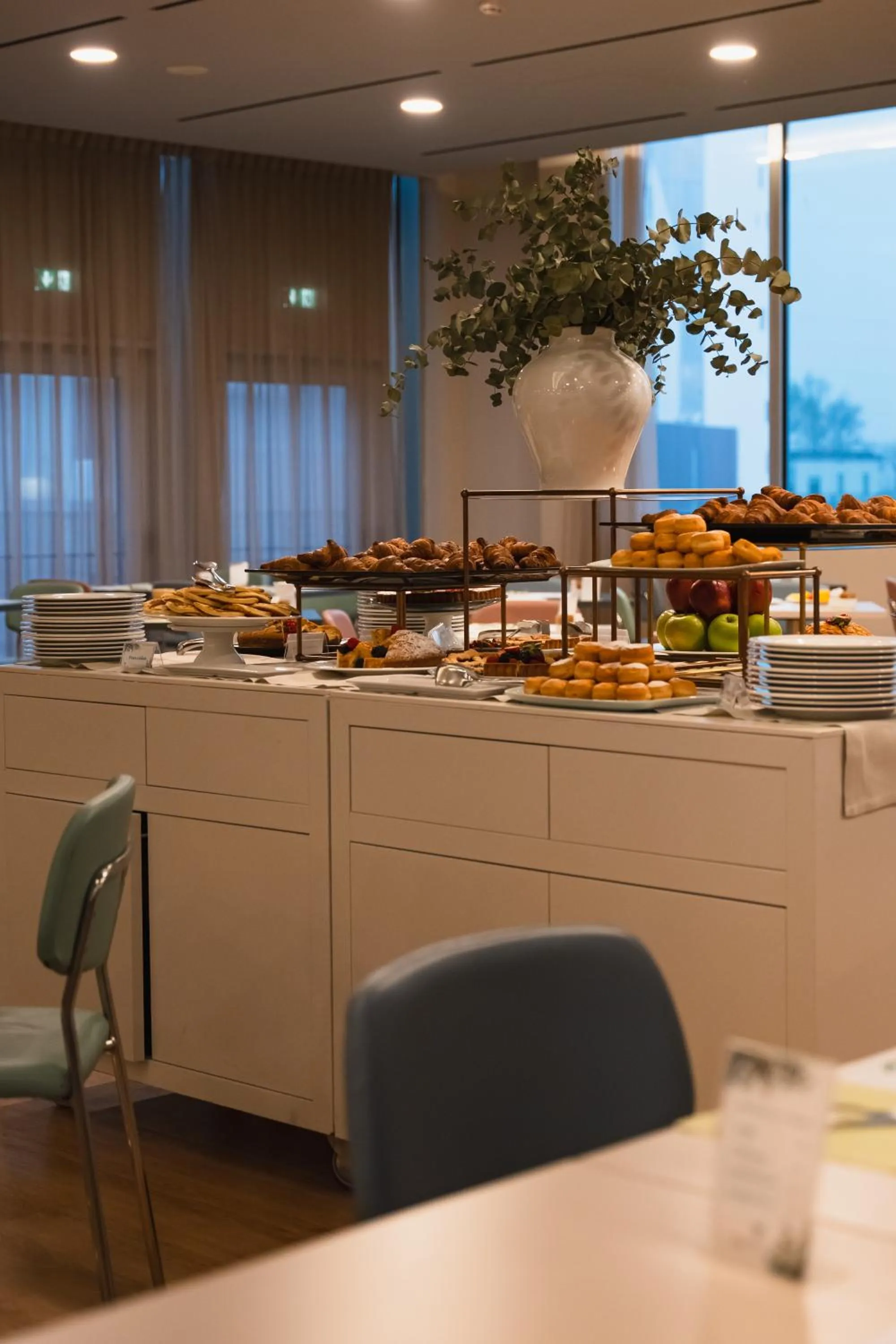 Buffet breakfast in H2C Hotel Milanofiori
