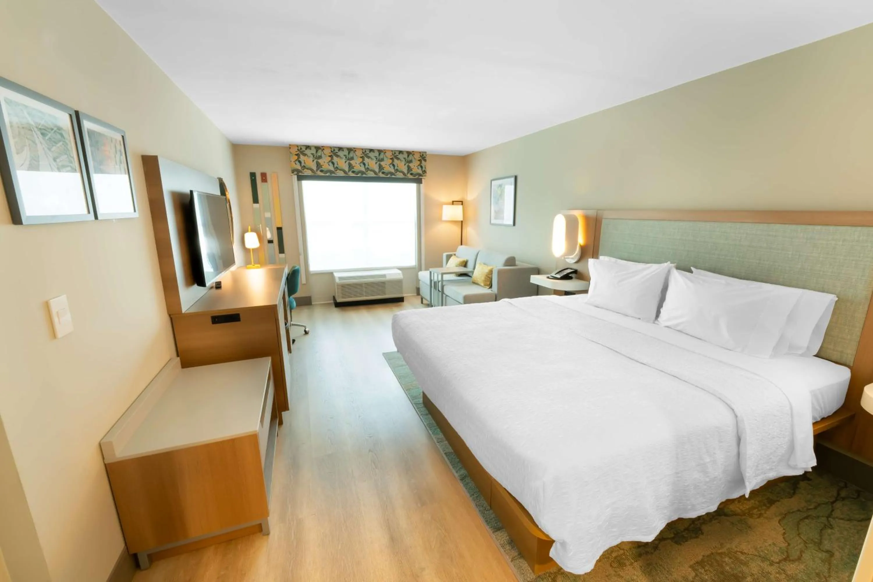 Bedroom, Bed in Holiday Inn St. Augustine - Historic, an IHG Hotel