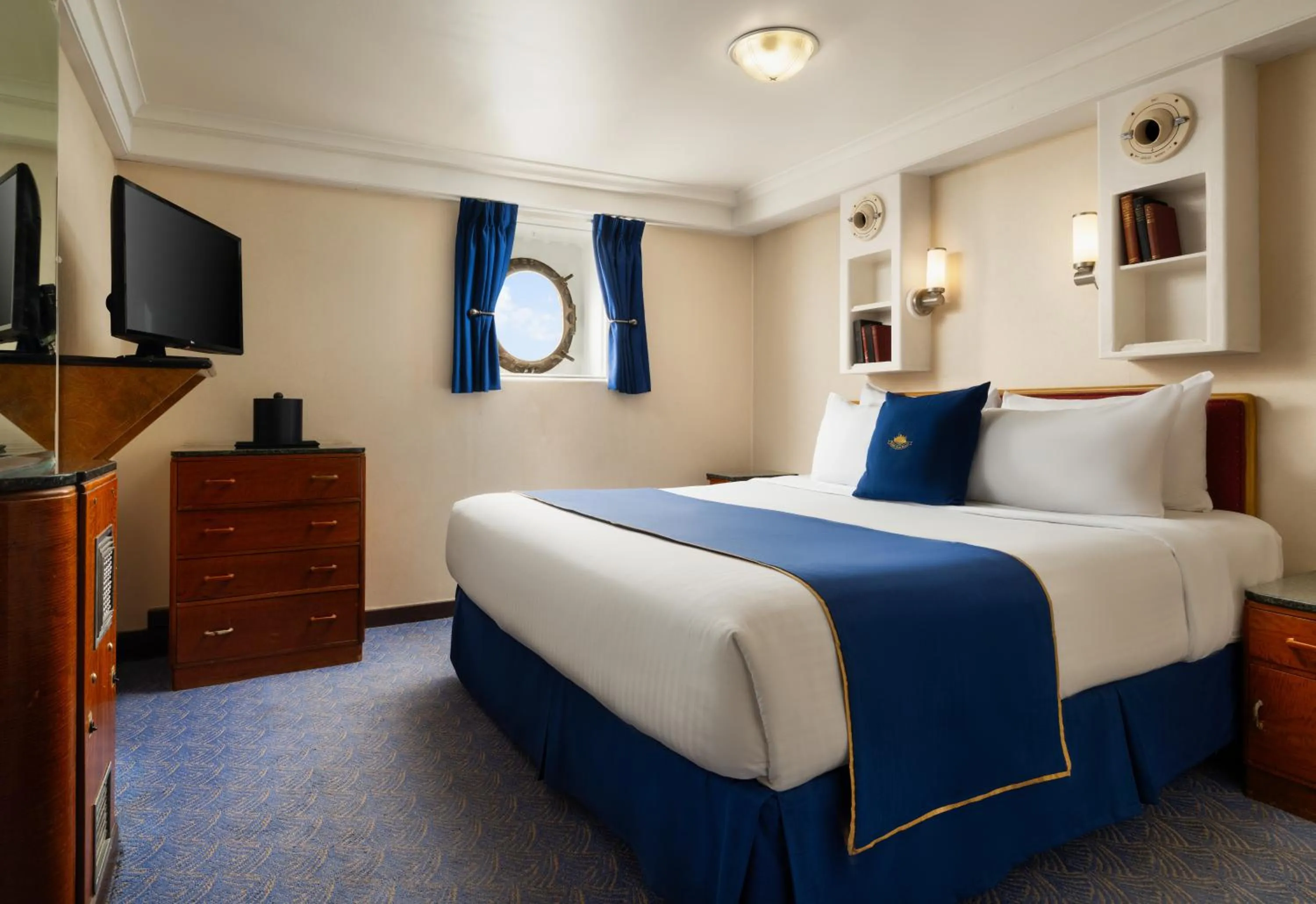 Bedroom, Bed in The Queen Mary