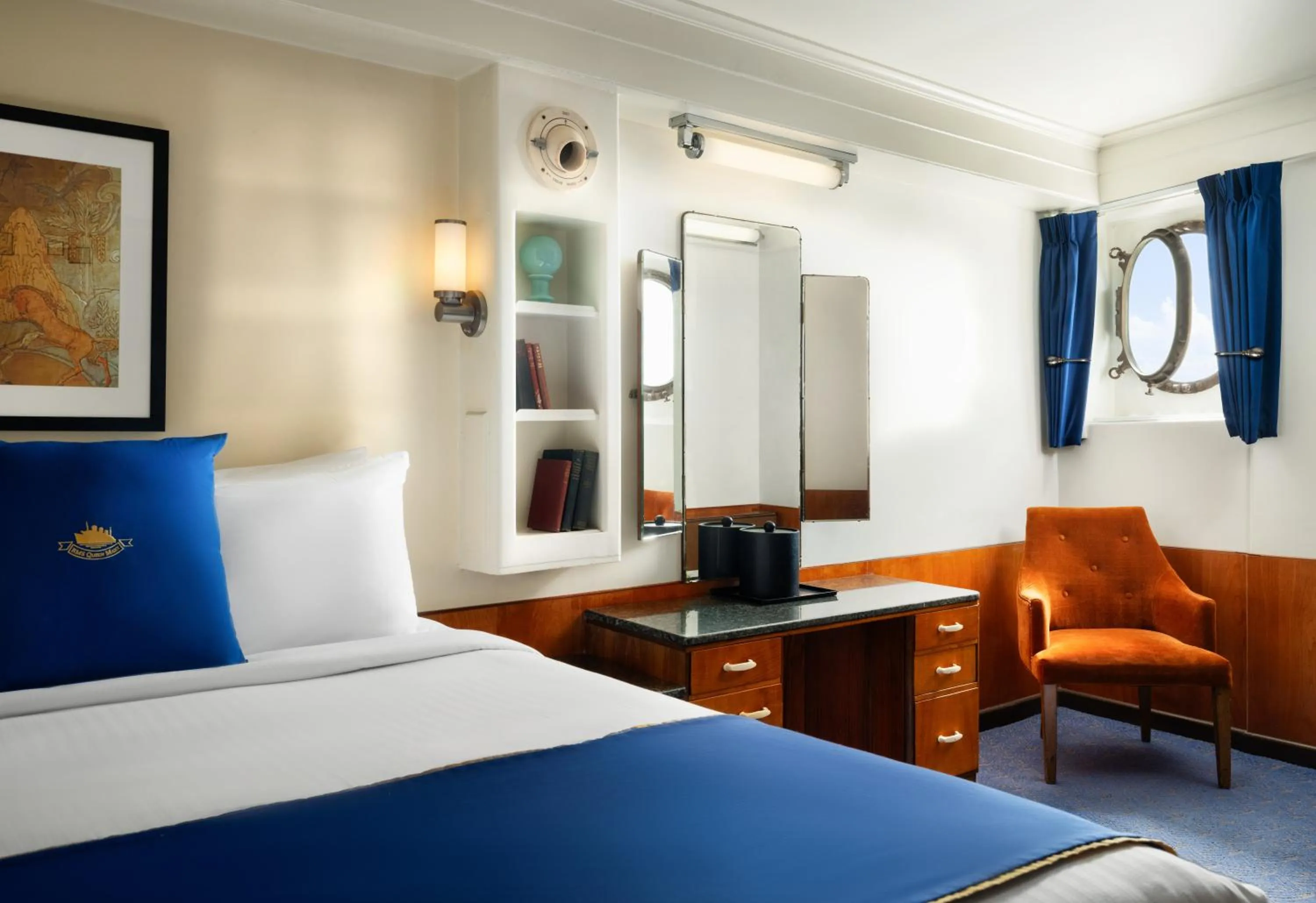 Bedroom, Bed in The Queen Mary