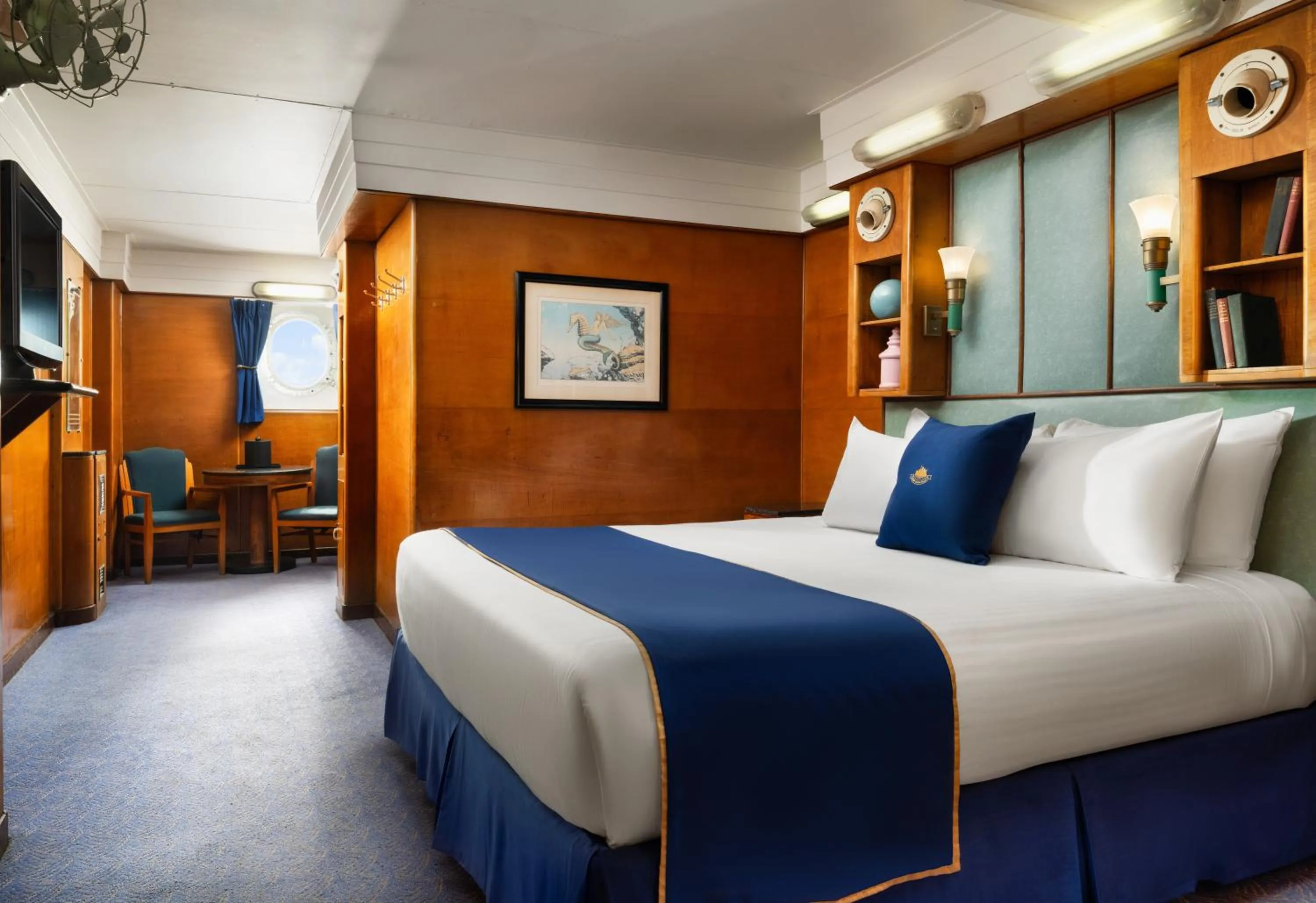 Bedroom, Bed in The Queen Mary