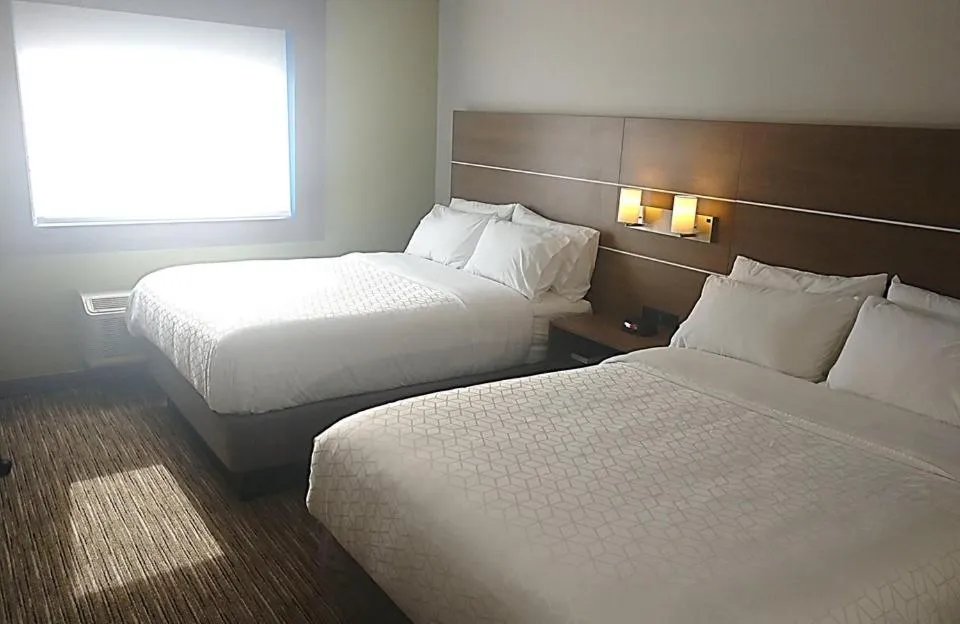 Bed in Holiday Inn Express Murrysville - Delmont by IHG
