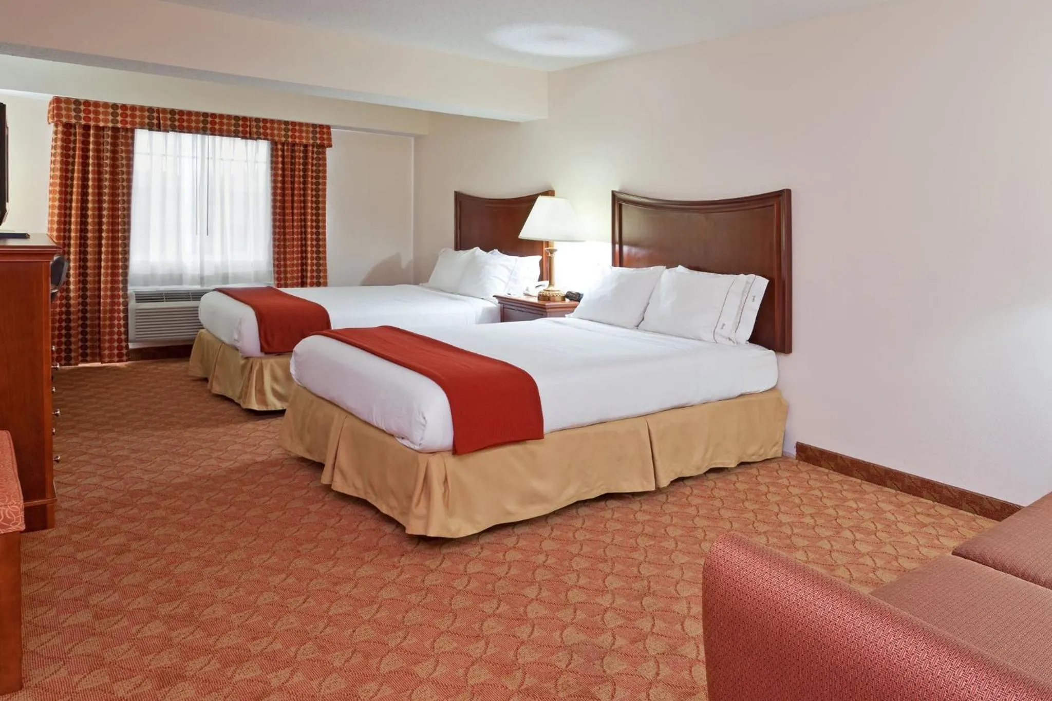 Photo of the whole room, Bed in Holiday Inn Express Murrysville - Delmont by IHG