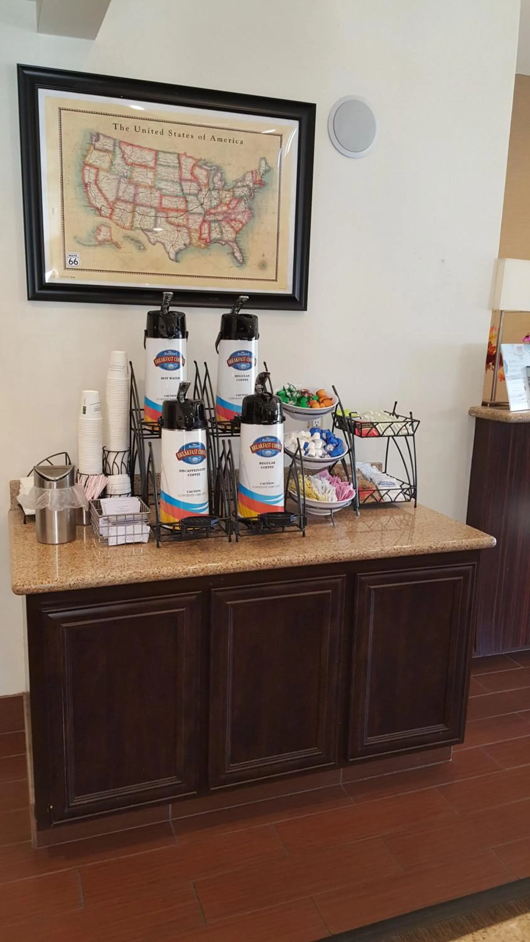 Coffee/tea facilities in Baymont by Wyndham Barstow Historic Route 66