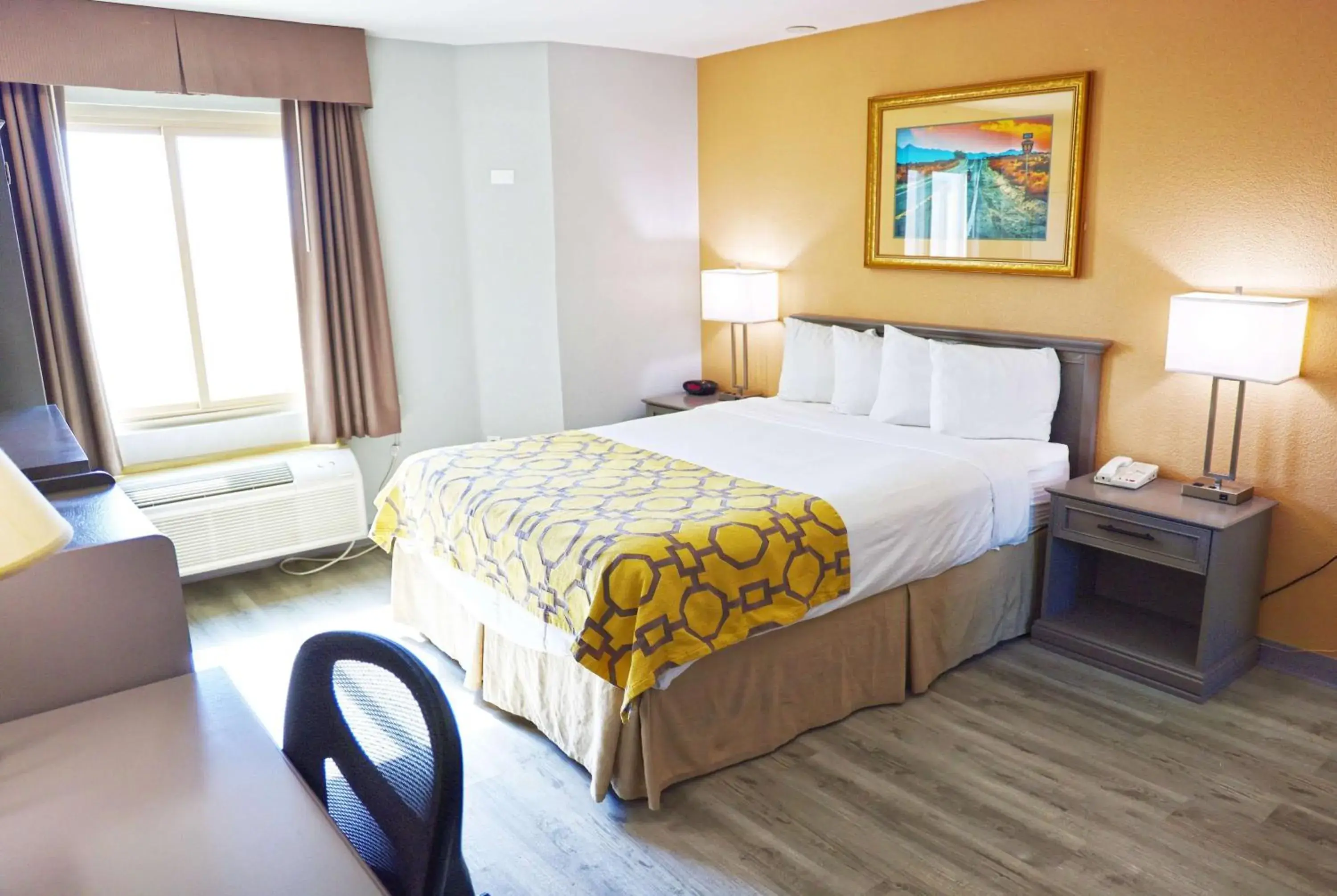 1 Queen Bed, Mobility Accessible Room, Roll-in Shower, Non-Smoking in Baymont by Wyndham Barstow Historic Route 66 1 Queen Bed, Mobility Accessible Room, Roll-in Shower, Non-Smoking in Baymont by Wyndham Barstow Historic Route 66