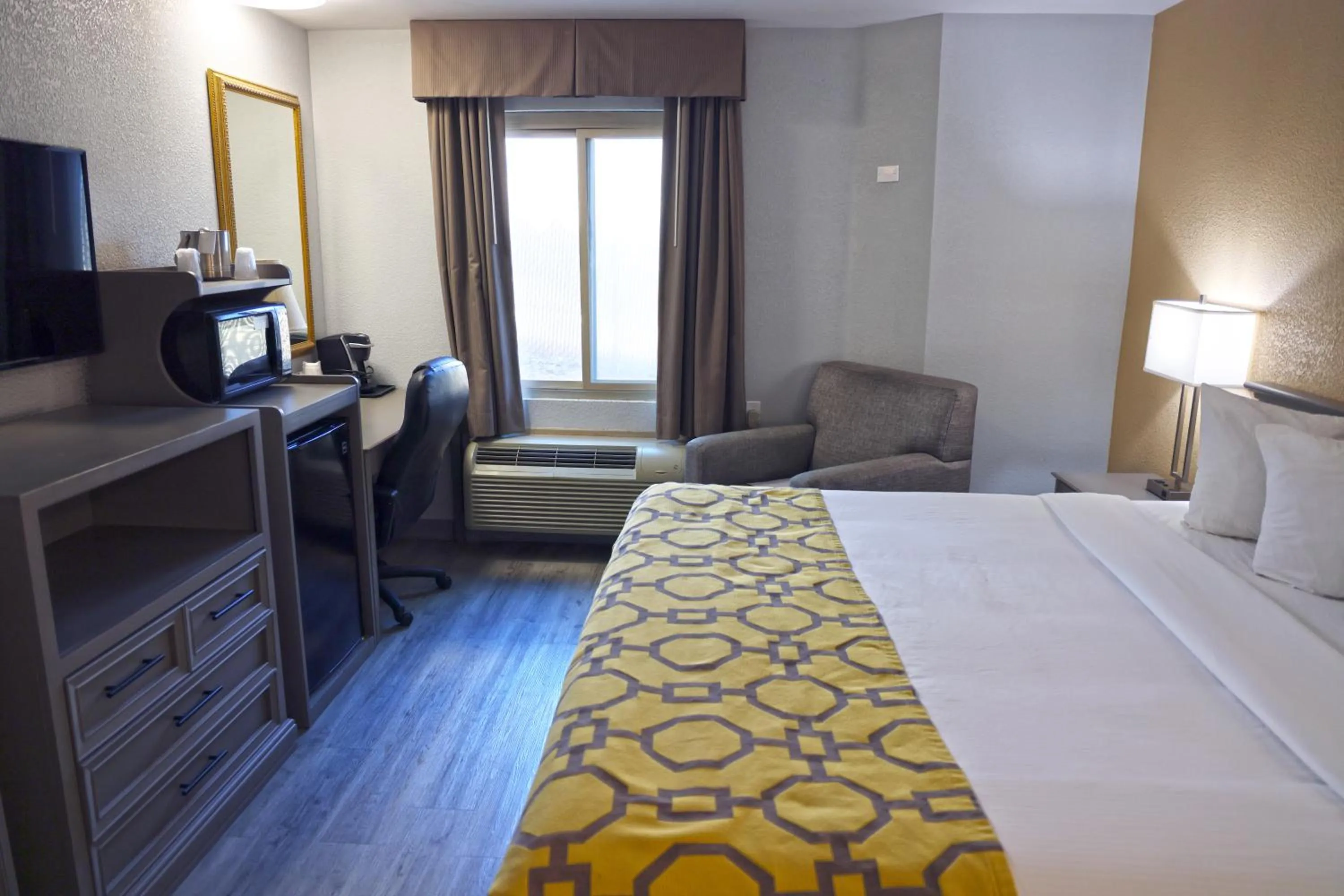 Photo of the whole room, Bed in Baymont by Wyndham Barstow Historic Route 66