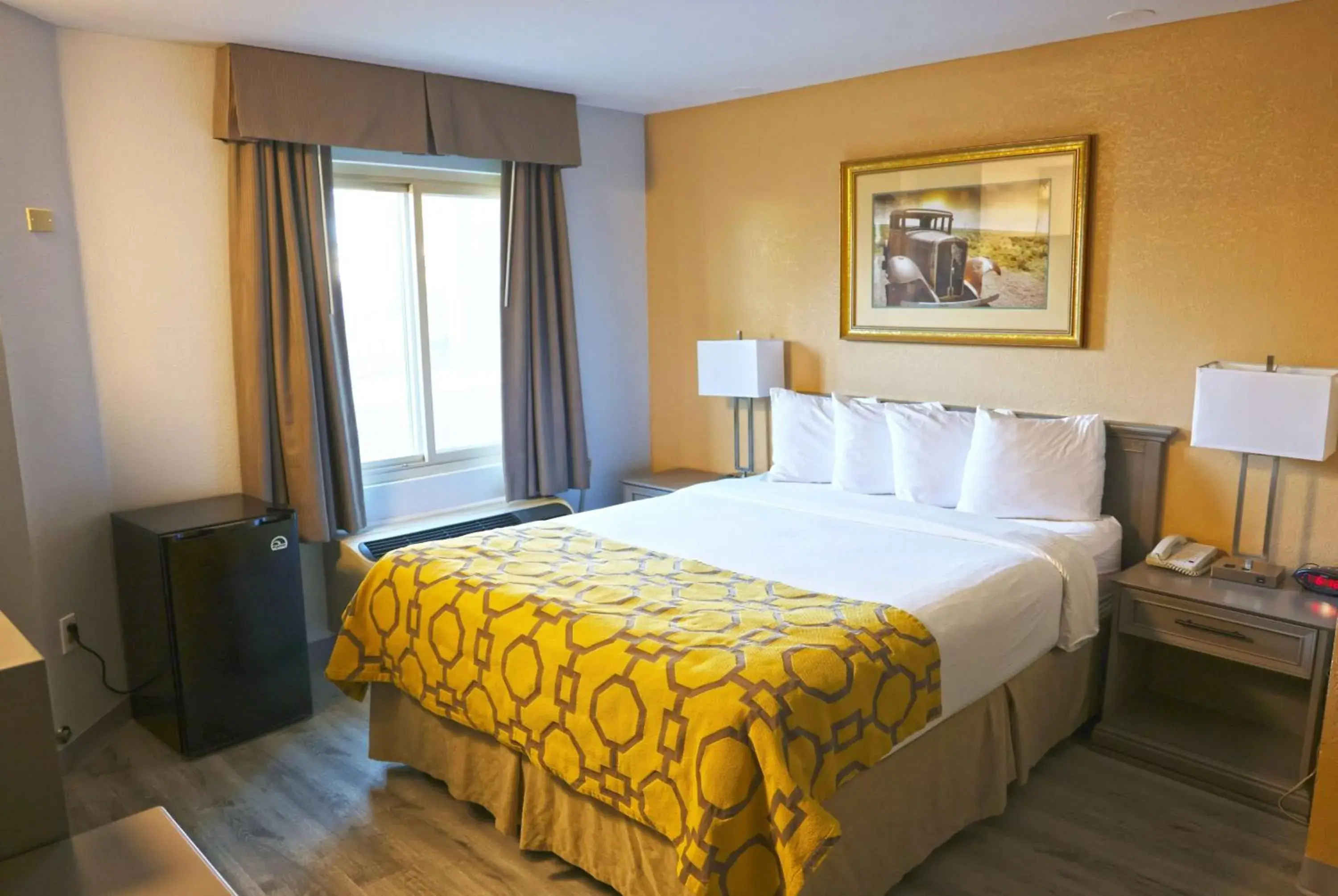 Queen Room - Non-Smoking in Baymont by Wyndham Barstow Historic Route 66 Queen Room - Non-Smoking in Baymont by Wyndham Barstow Historic Route 66