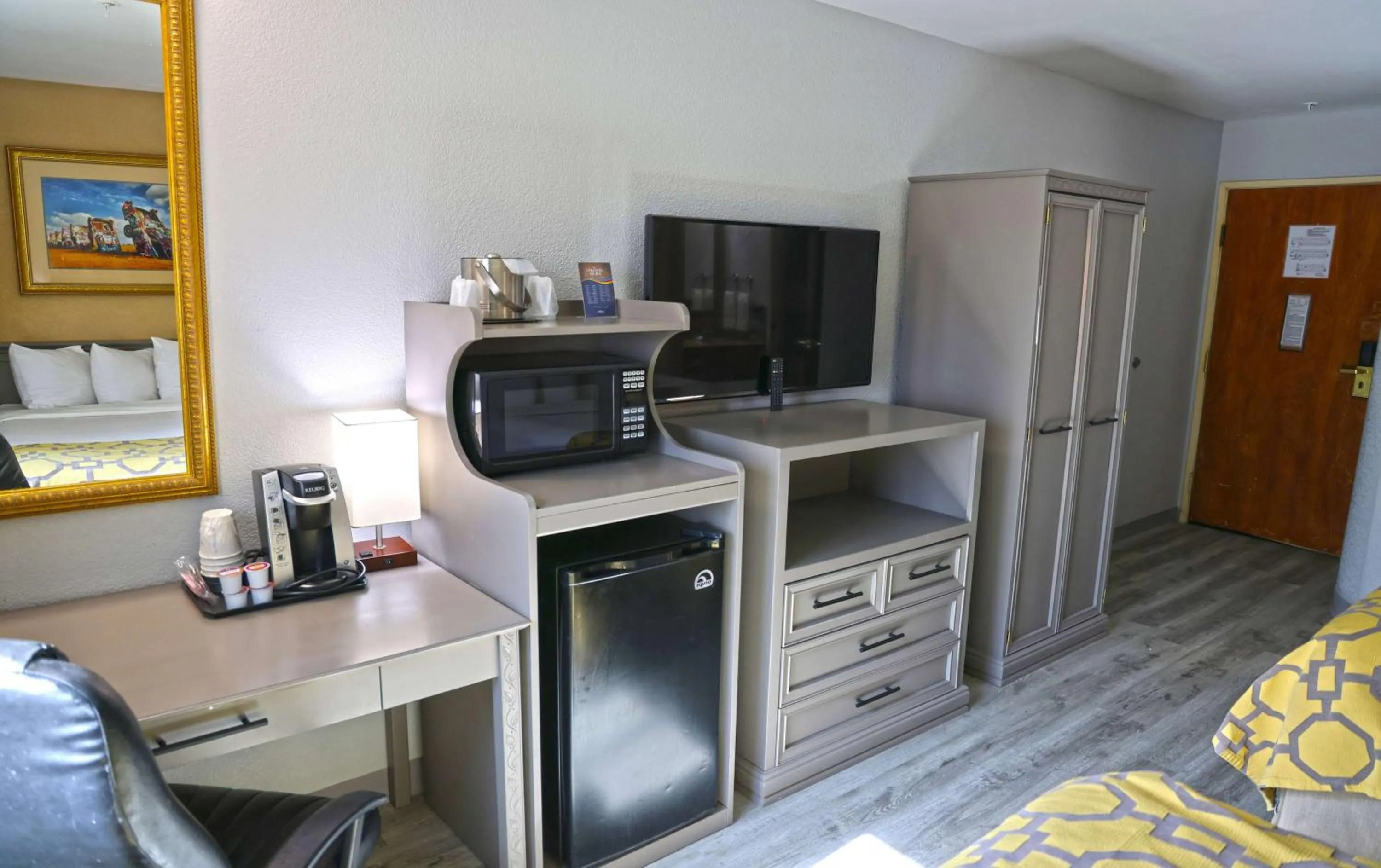 Photo of the whole room in Baymont by Wyndham Barstow Historic Route 66