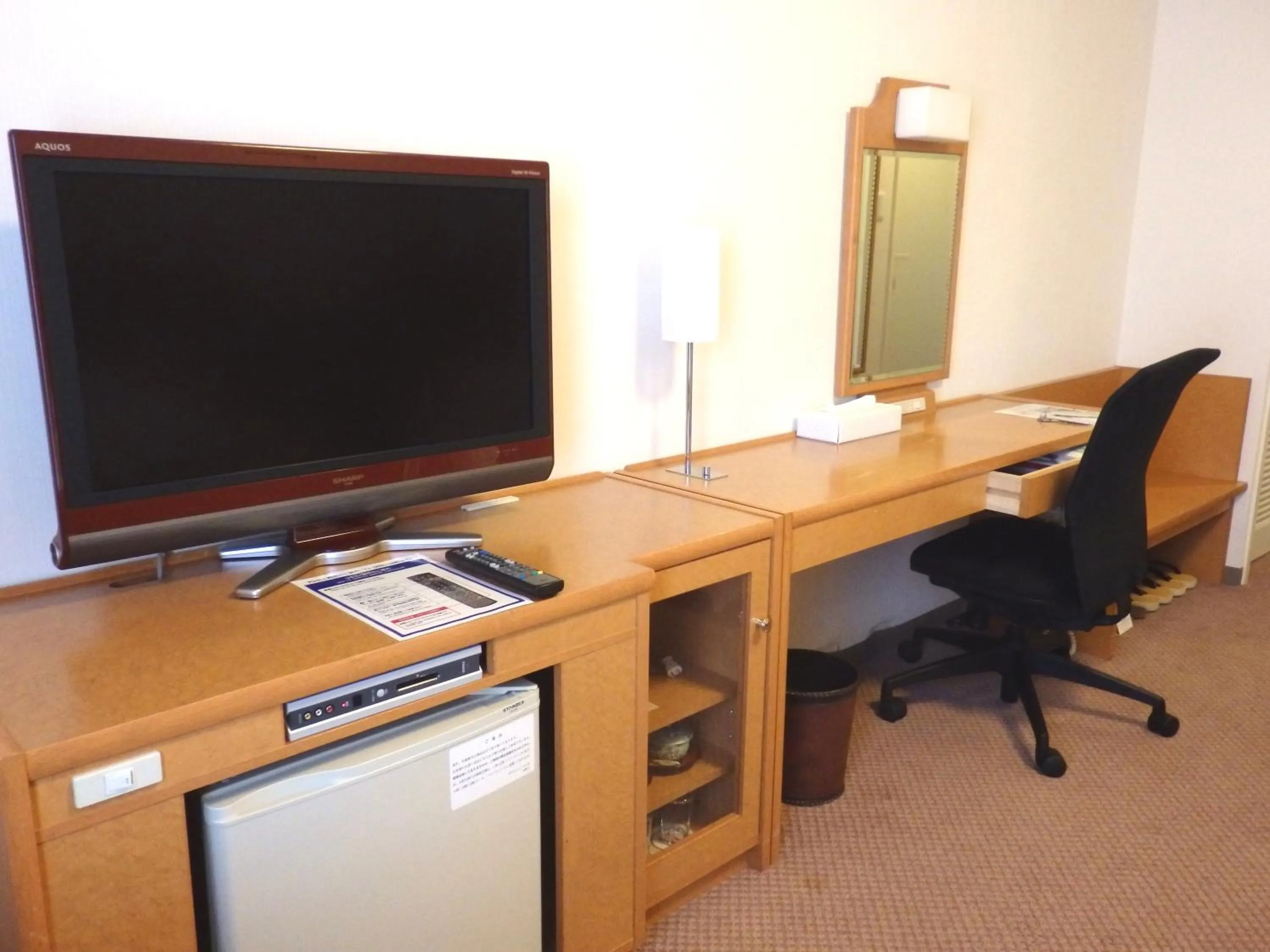 TV and multimedia, TV/Entertainment Center in Hotel New Tanaka