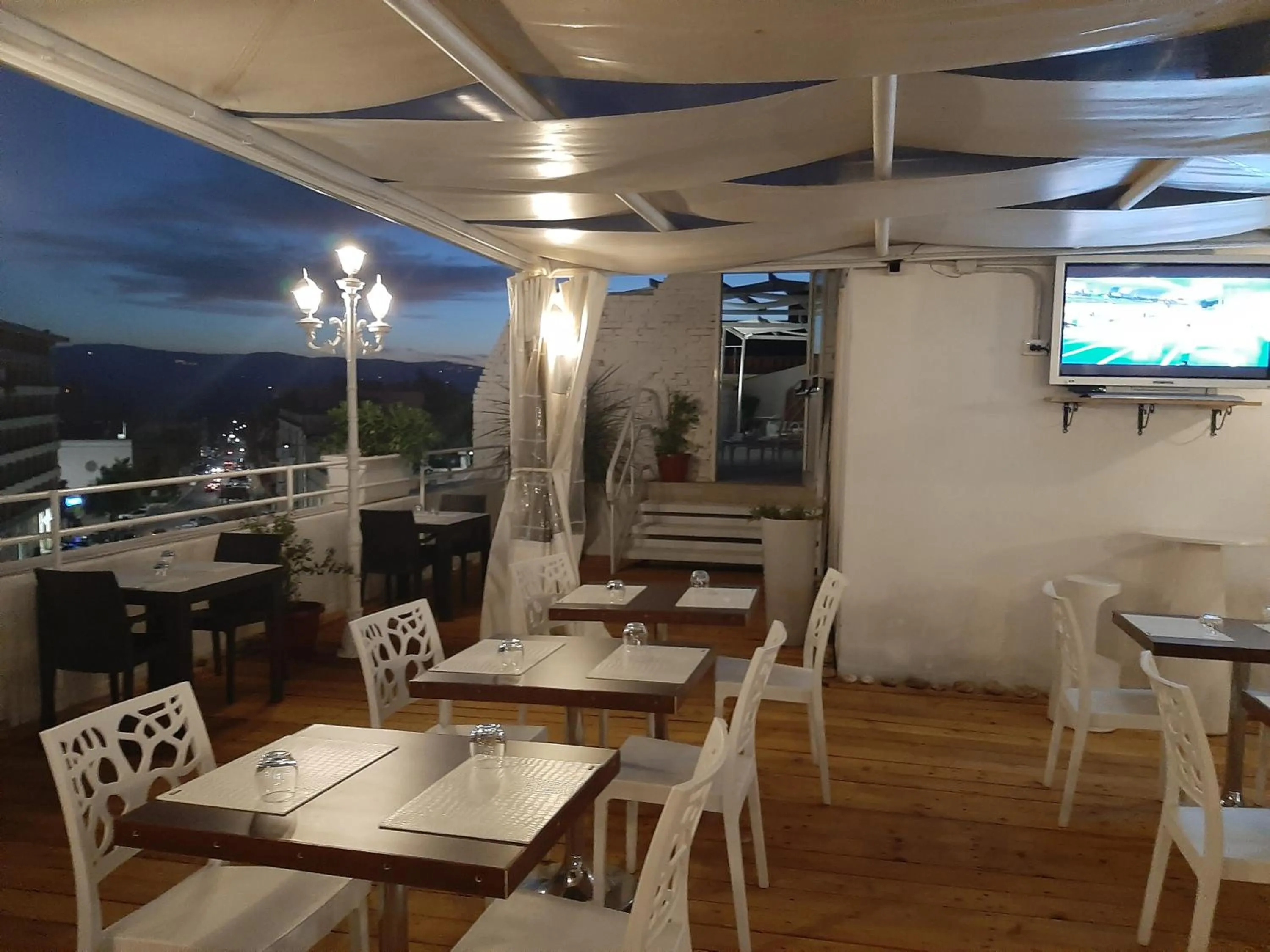 Restaurant/places to eat in Hotel Federico II