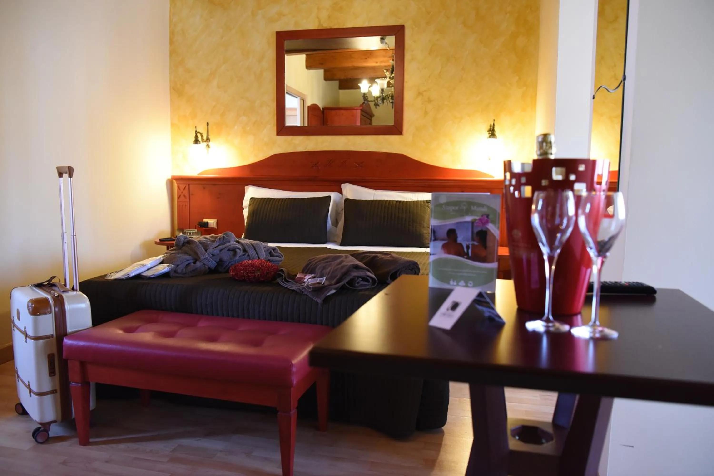Photo of the whole room in Hotel Federico II