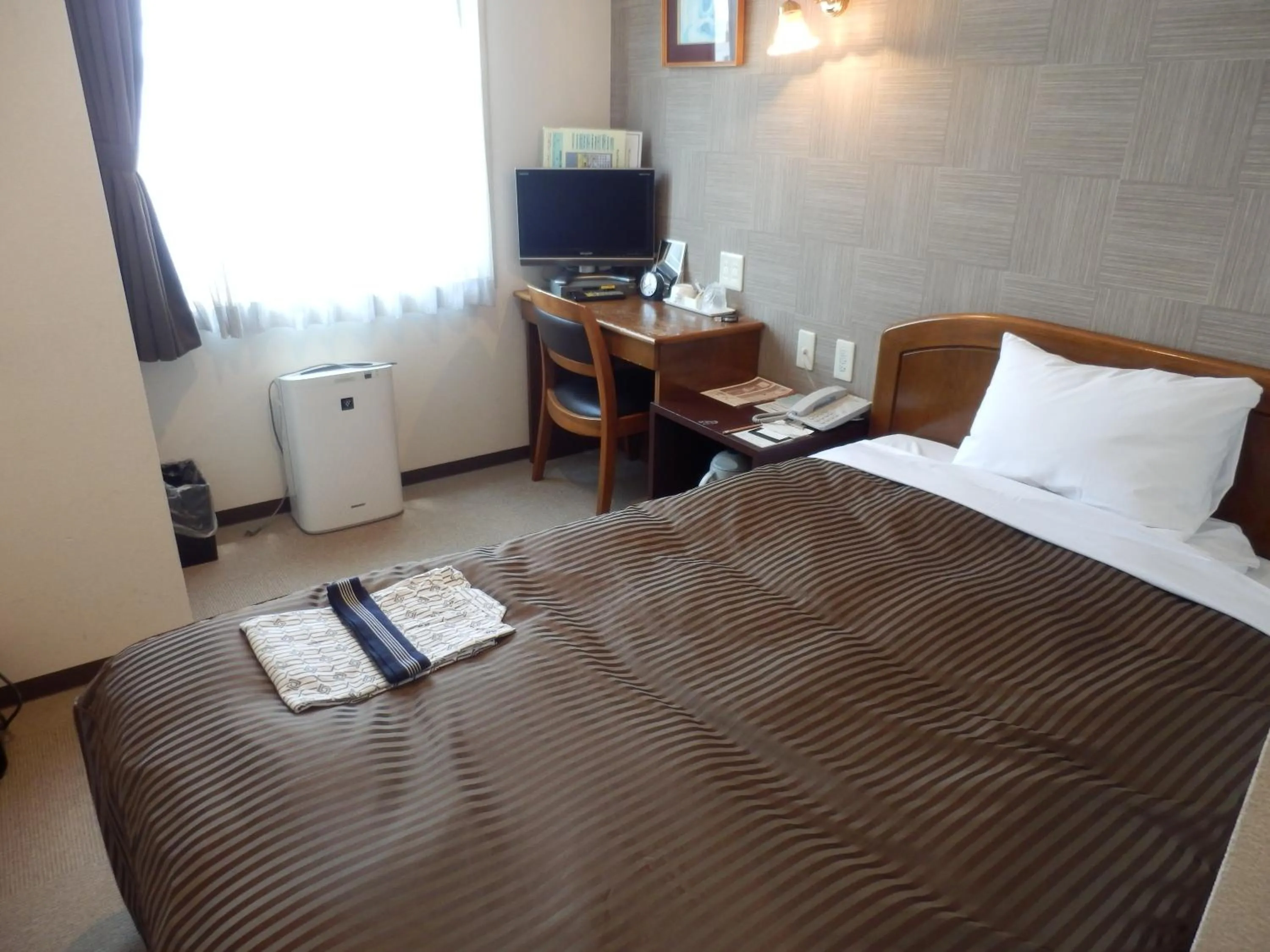 Photo of the whole room, Bed in Famy Inn Makuhari