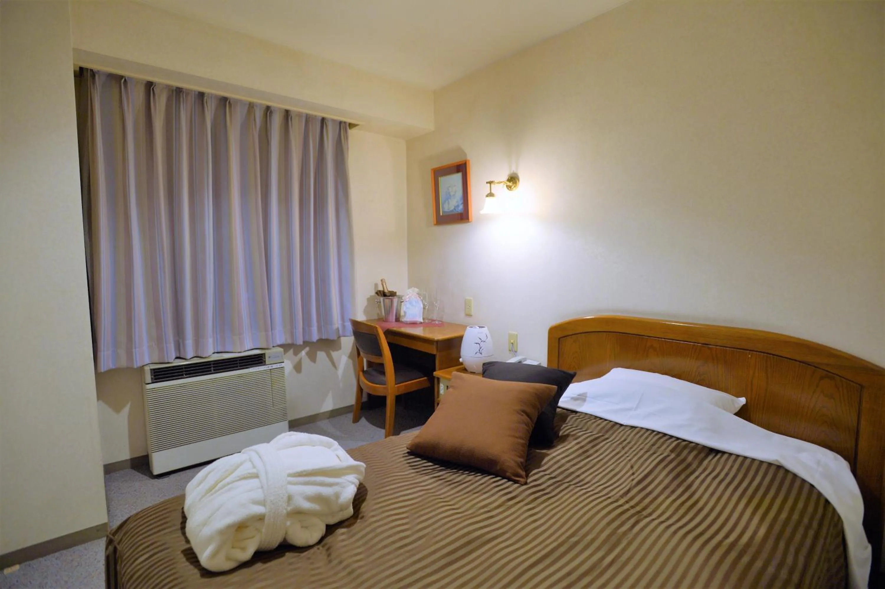 Photo of the whole room, Bed in Famy Inn Makuhari