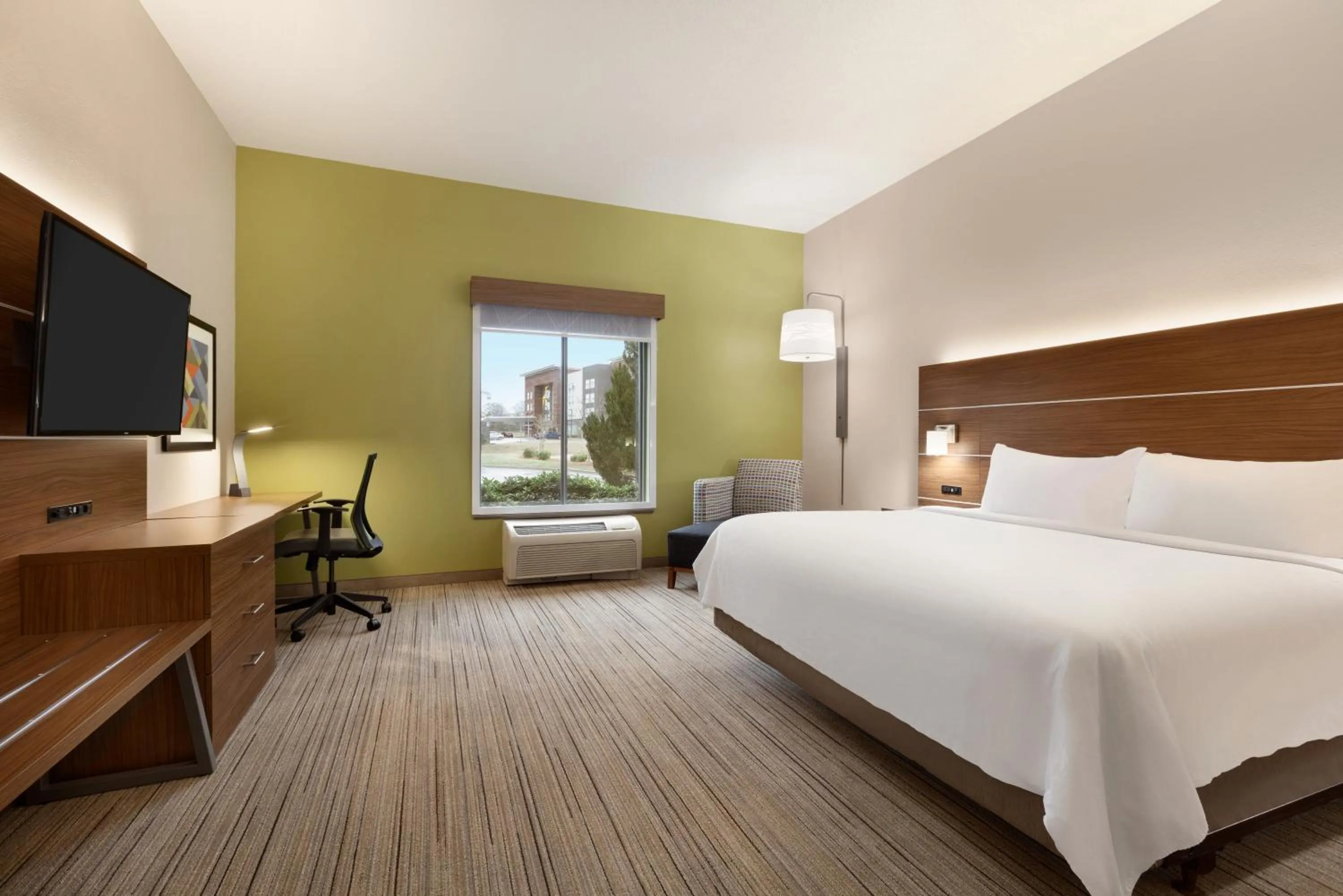 Bed in Holiday Inn Express Hotel & Suites Opelika Auburn by IHG