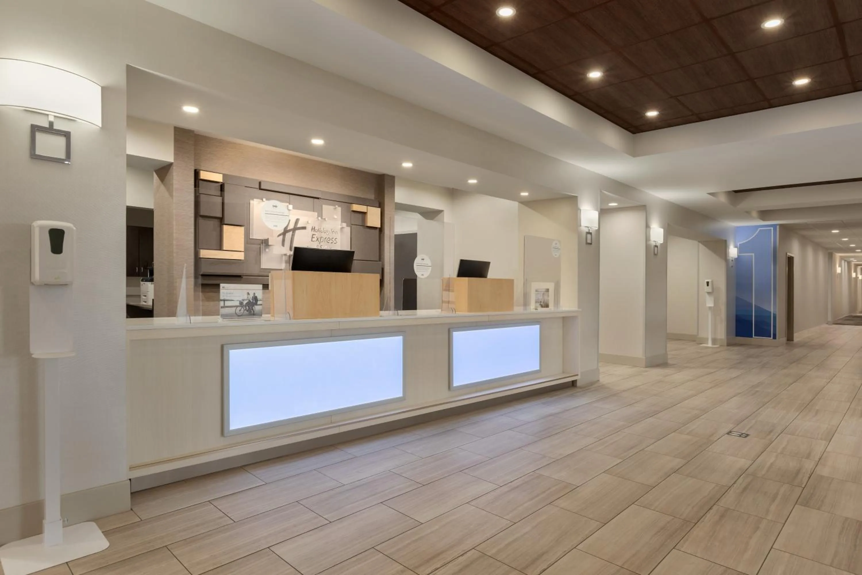Lobby or reception in Holiday Inn Express Hotel & Suites Opelika Auburn by IHG