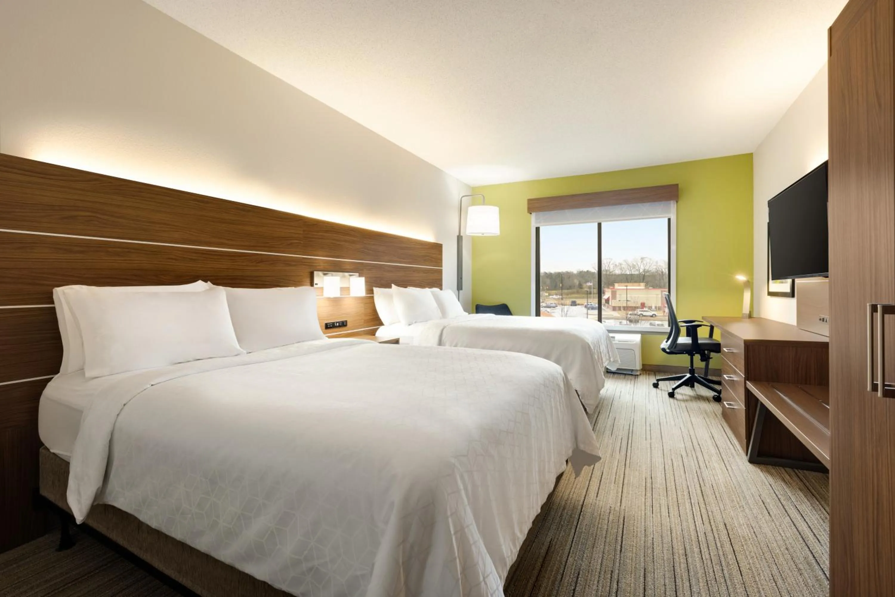 Bed in Holiday Inn Express Hotel & Suites Opelika Auburn by IHG