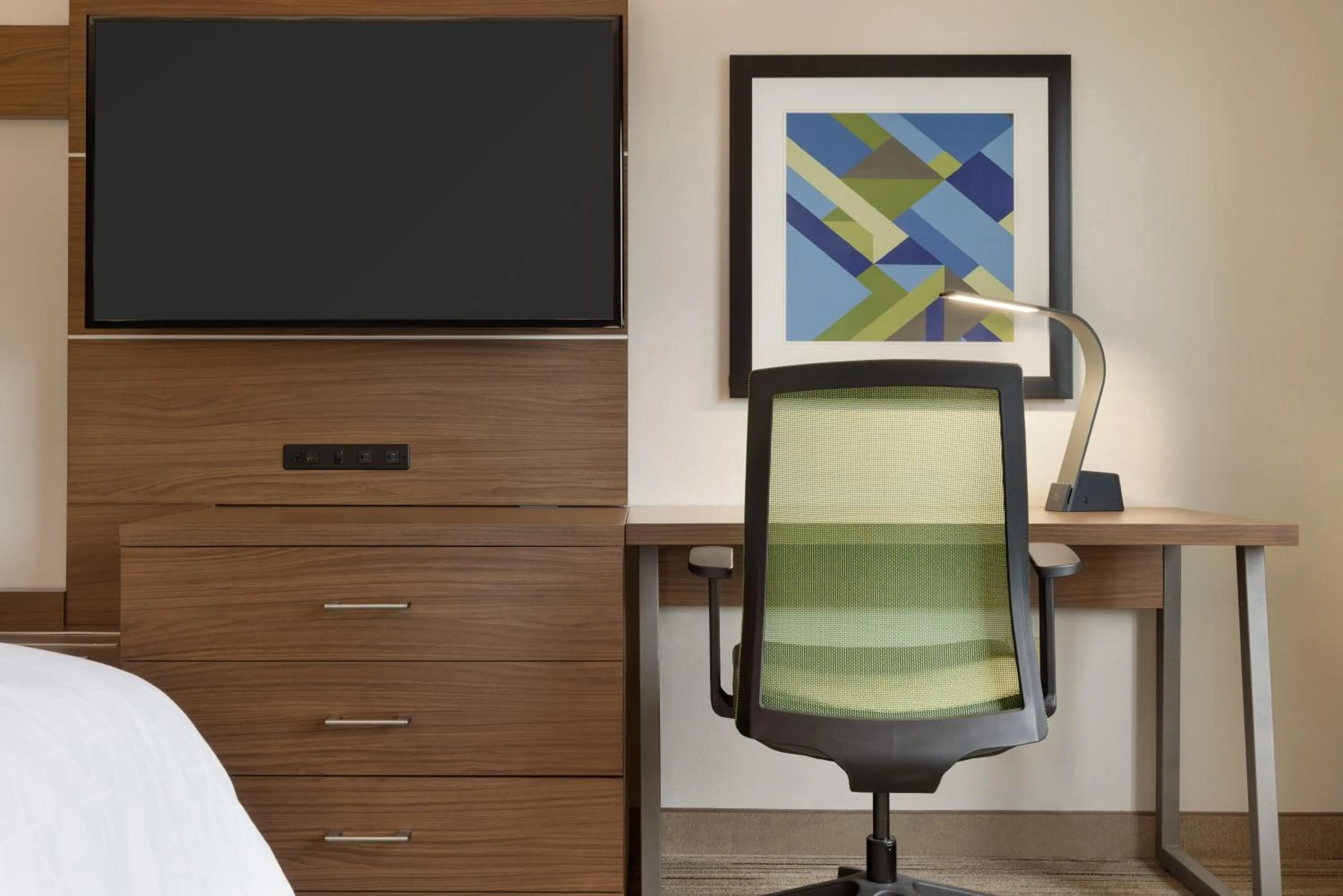 TV and multimedia, Bed in Holiday Inn Express Hotel & Suites Opelika Auburn by IHG
