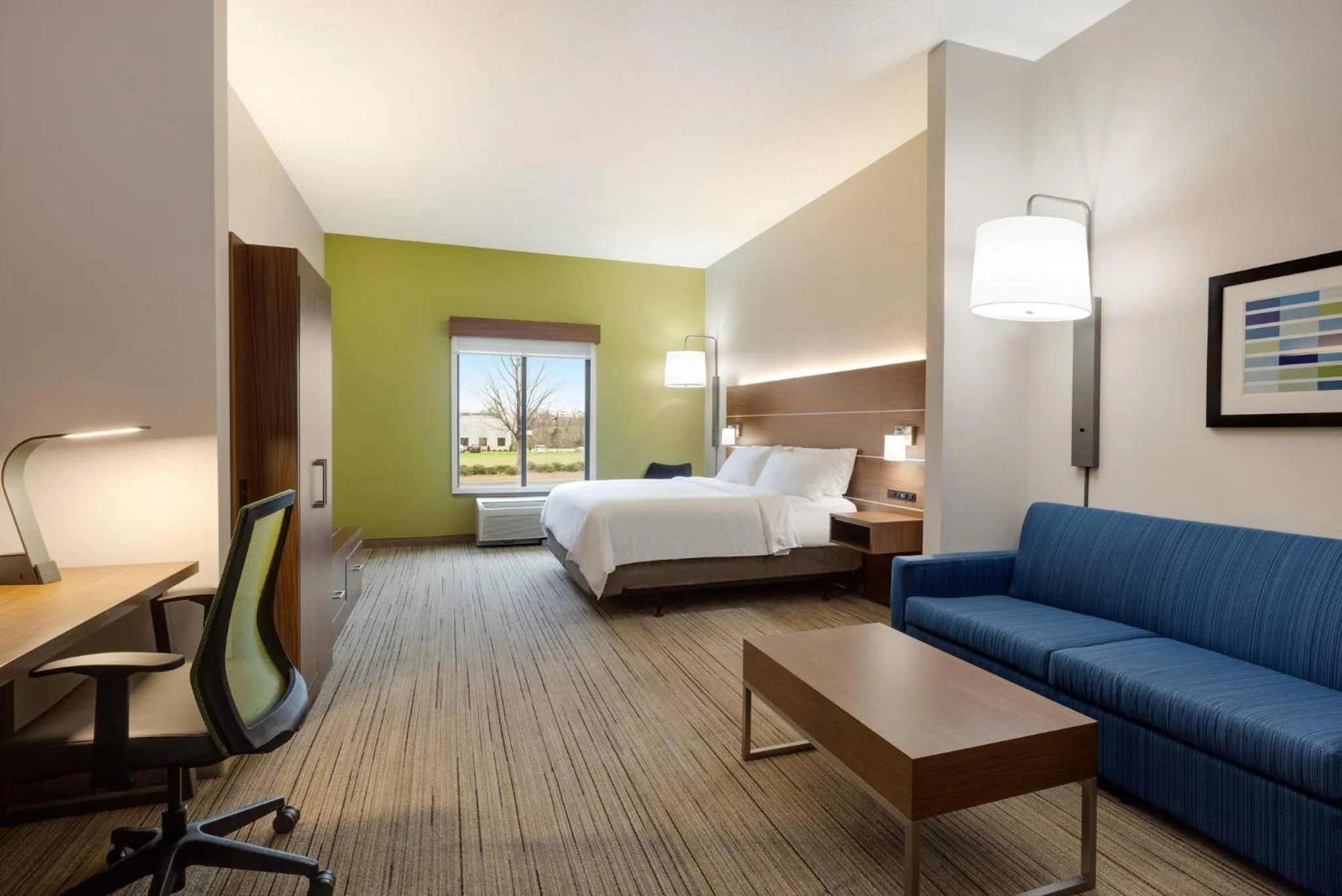 Photo of the whole room, Bed in Holiday Inn Express Hotel & Suites Opelika Auburn by IHG