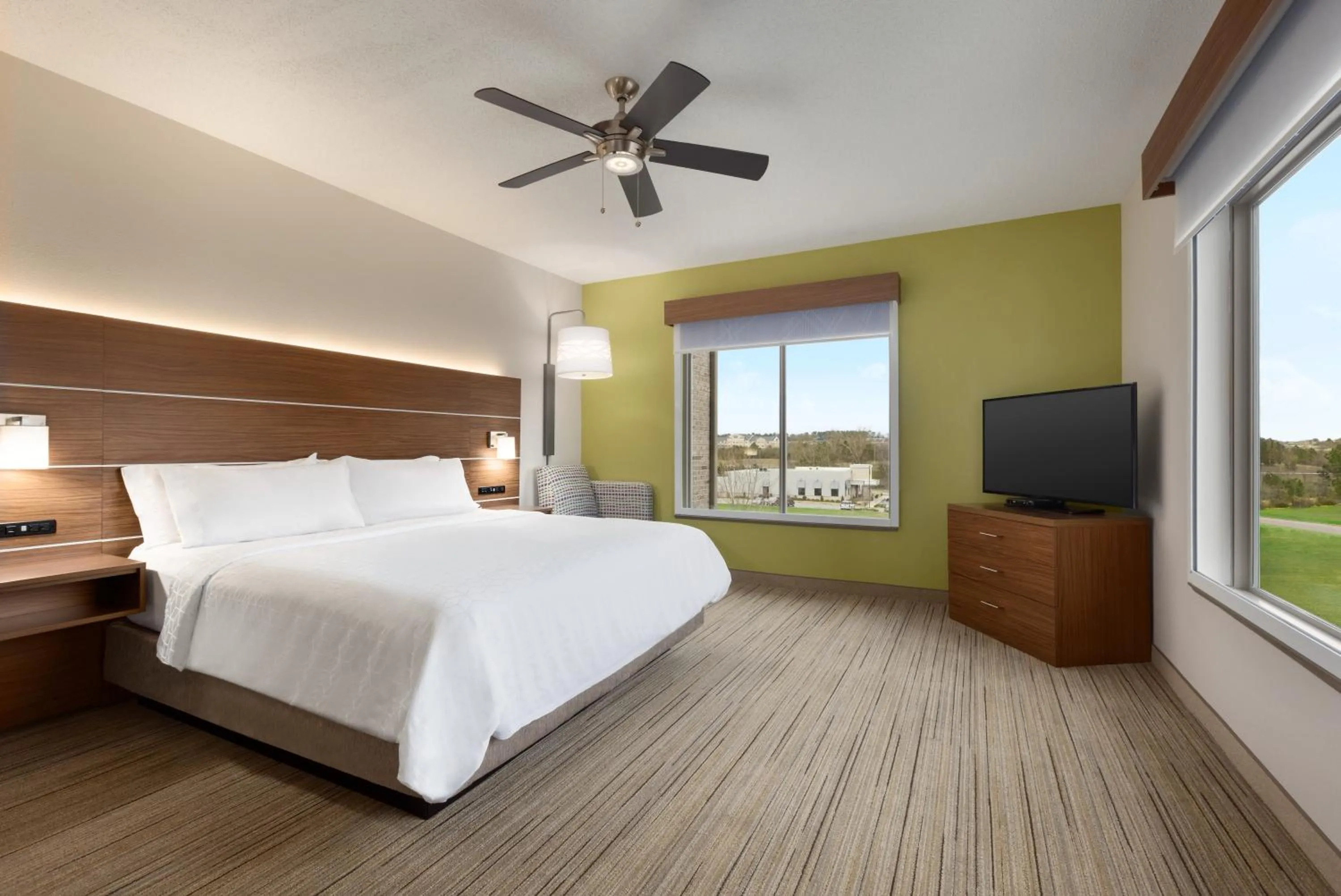 Bed in Holiday Inn Express Hotel & Suites Opelika Auburn by IHG