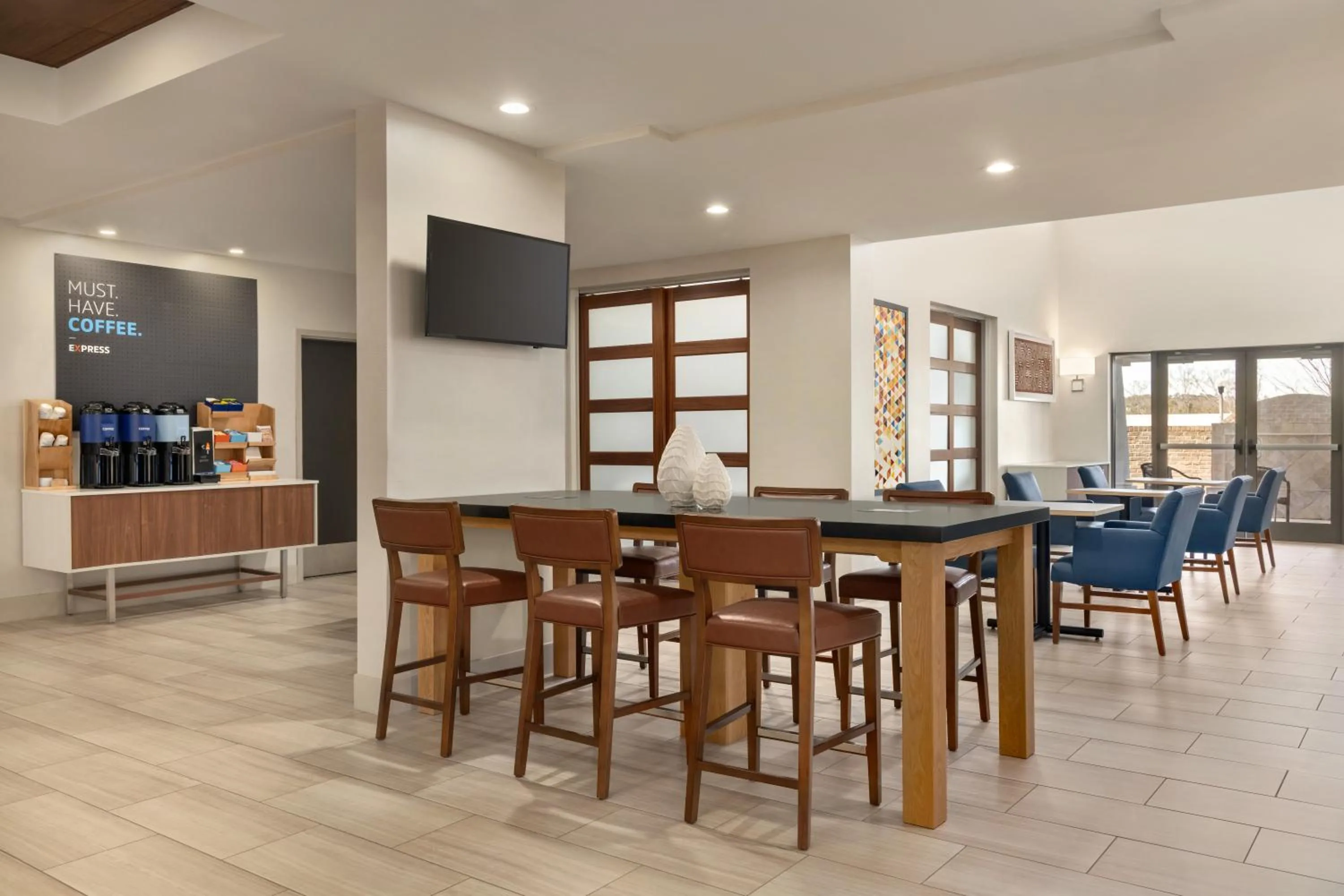 TV and multimedia in Holiday Inn Express Hotel & Suites Opelika Auburn by IHG