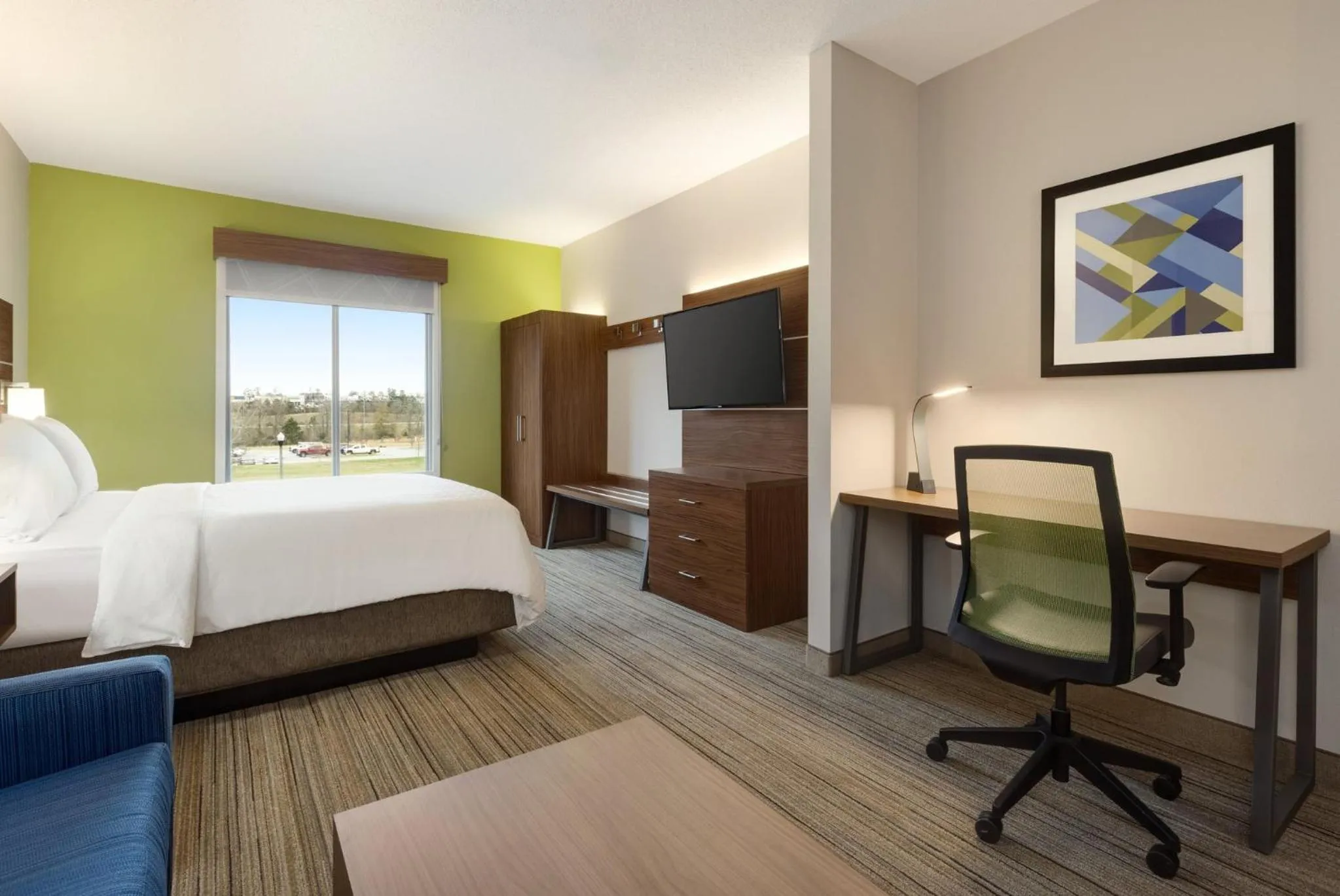 Photo of the whole room, Bed in Holiday Inn Express Hotel & Suites Opelika Auburn by IHG