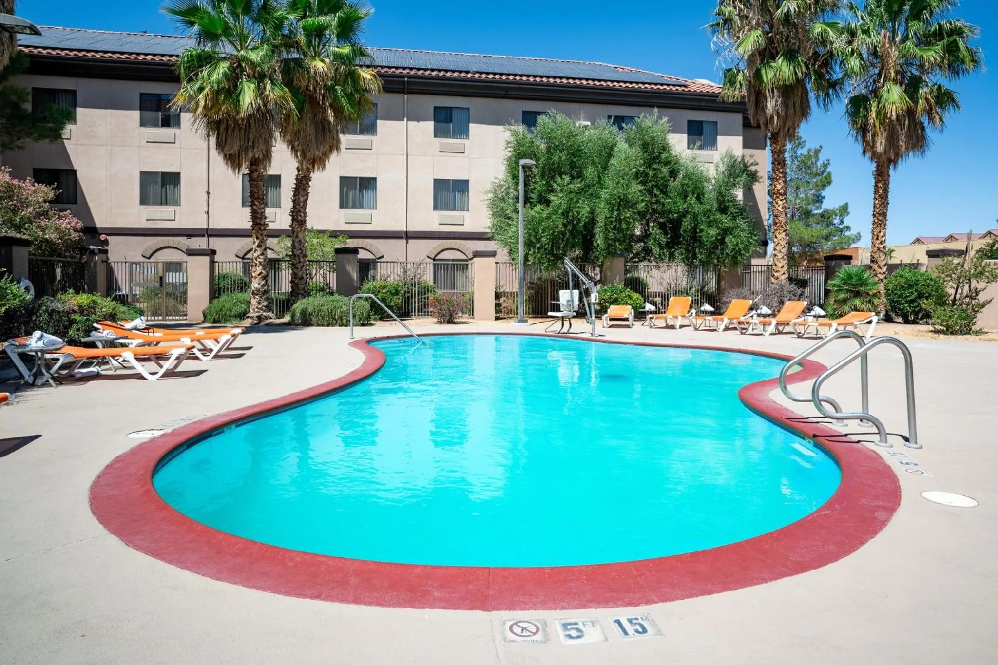 Swimming pool in Holiday Inn Express Hotel & Suites Barstow by IHG