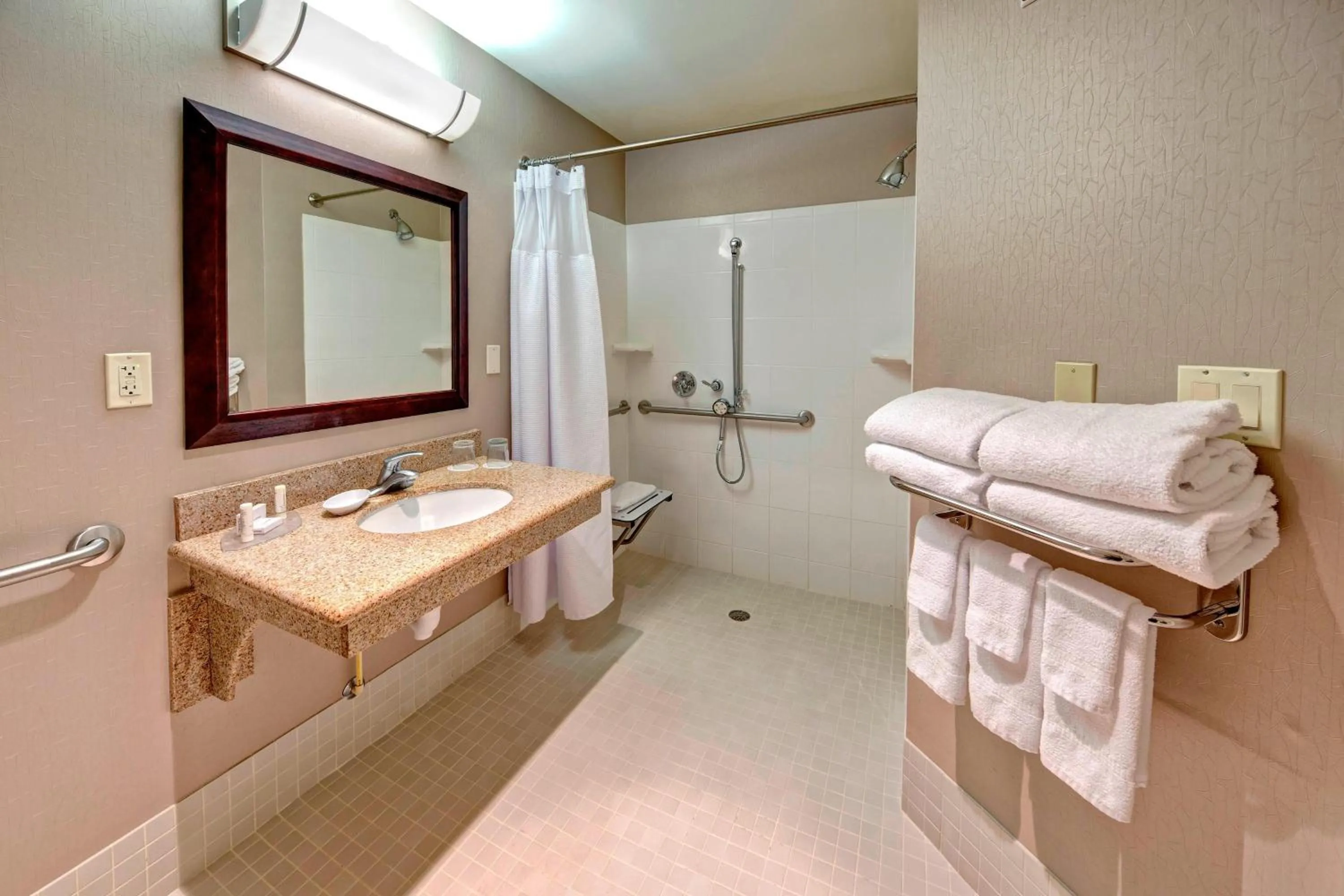 Bathroom in SpringHill Suites by Marriott Naples