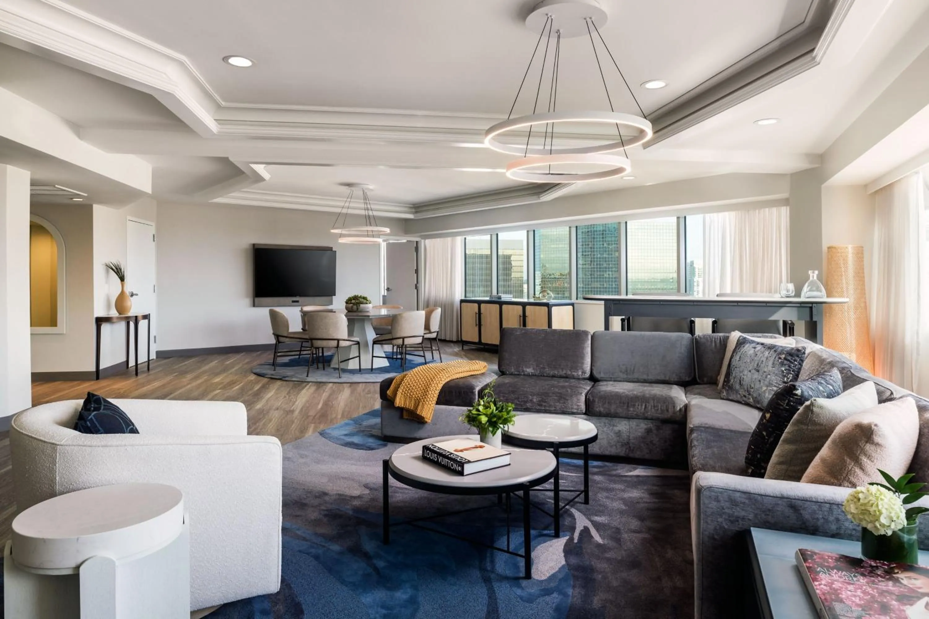 Living room in The Westin San Diego Bayview