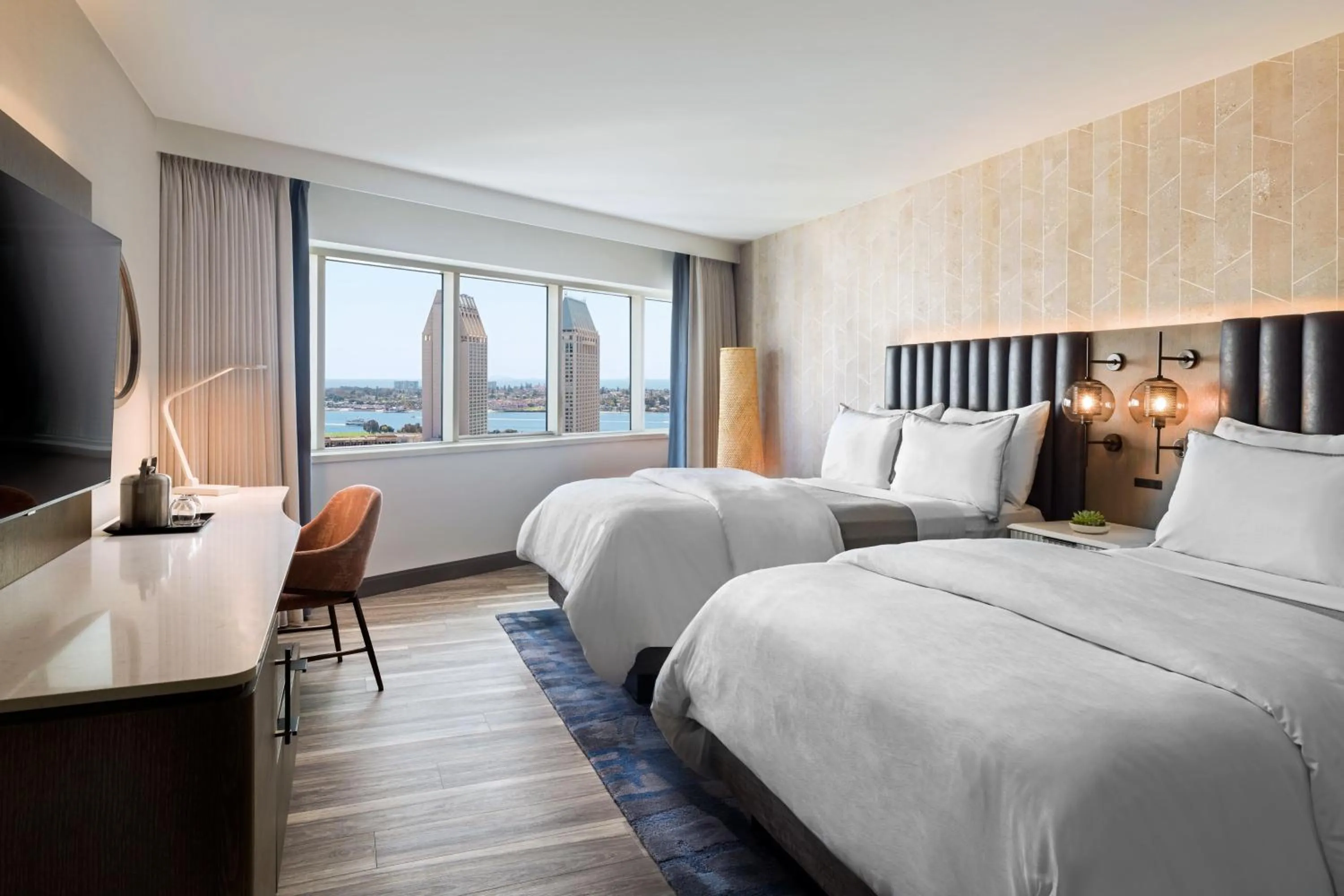 Photo of the whole room, Bed in The Westin San Diego Bayview