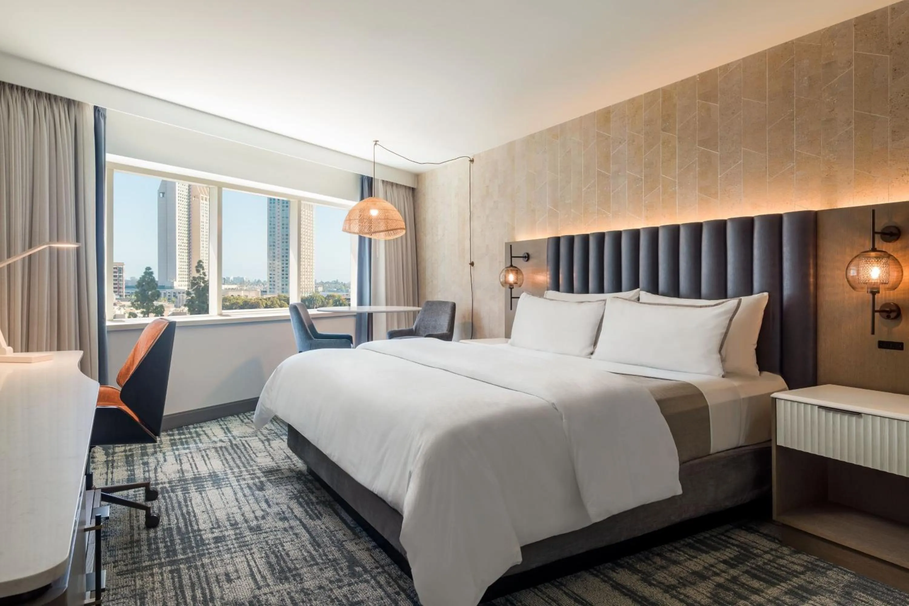 Photo of the whole room, Bed in The Westin San Diego Bayview