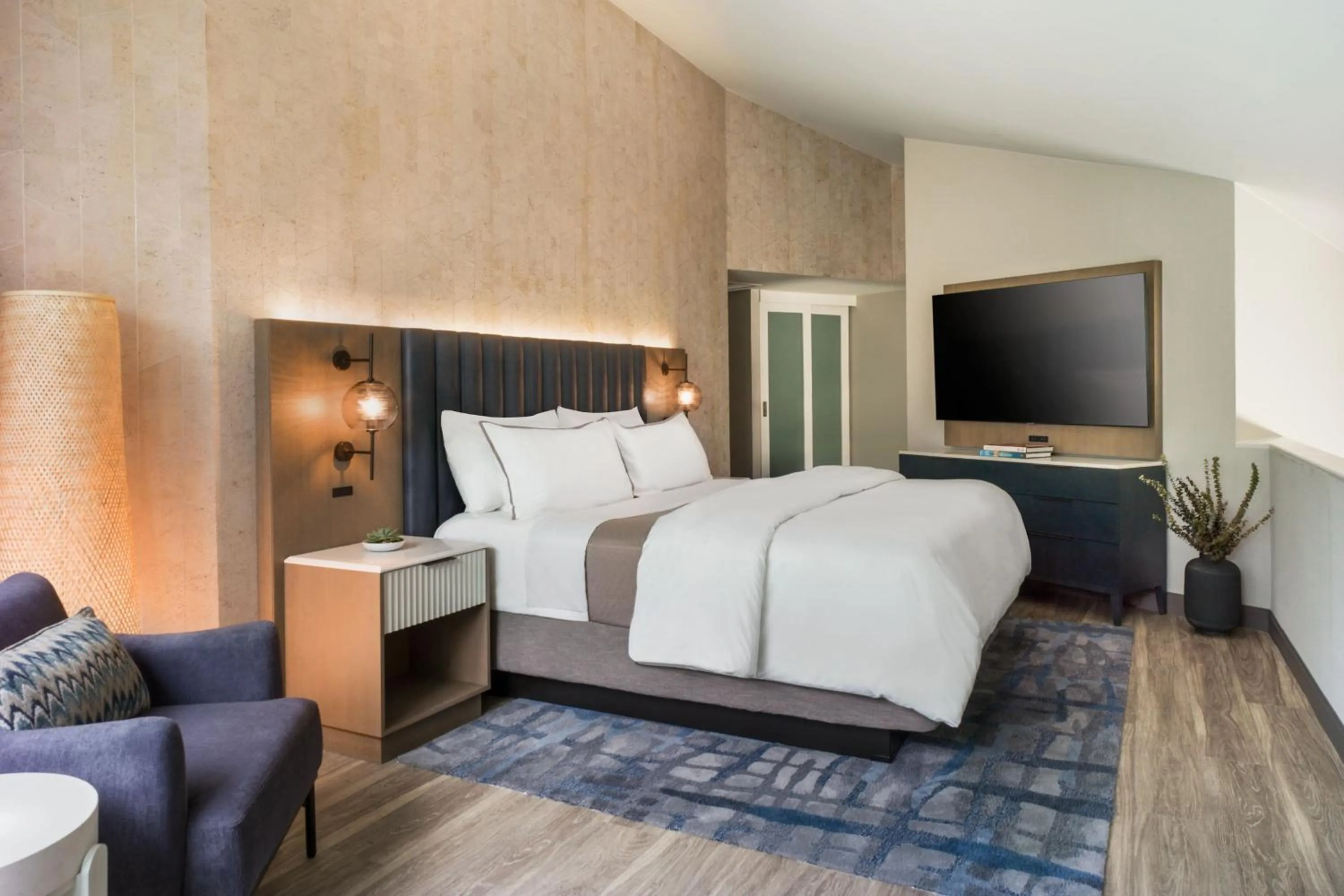 Photo of the whole room, Bed in The Westin San Diego Bayview