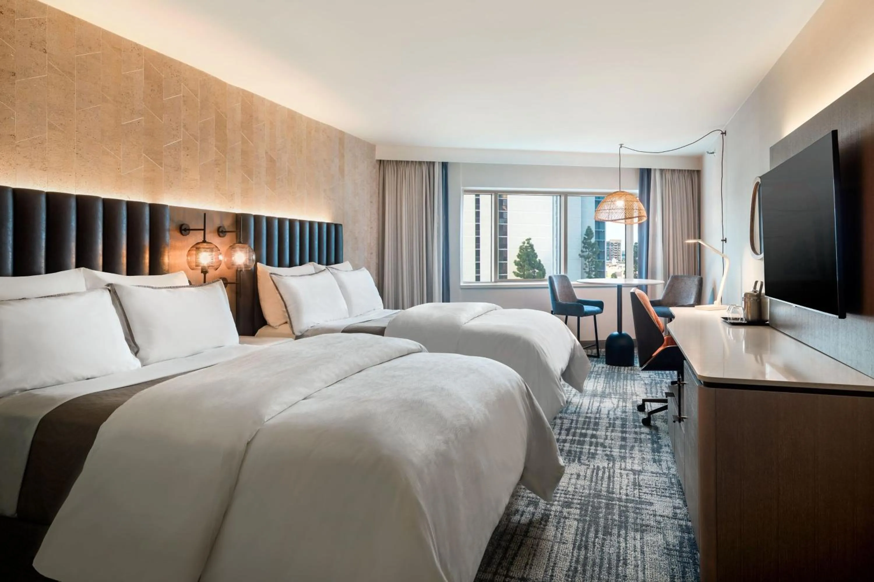 Photo of the whole room, Bed in The Westin San Diego Bayview