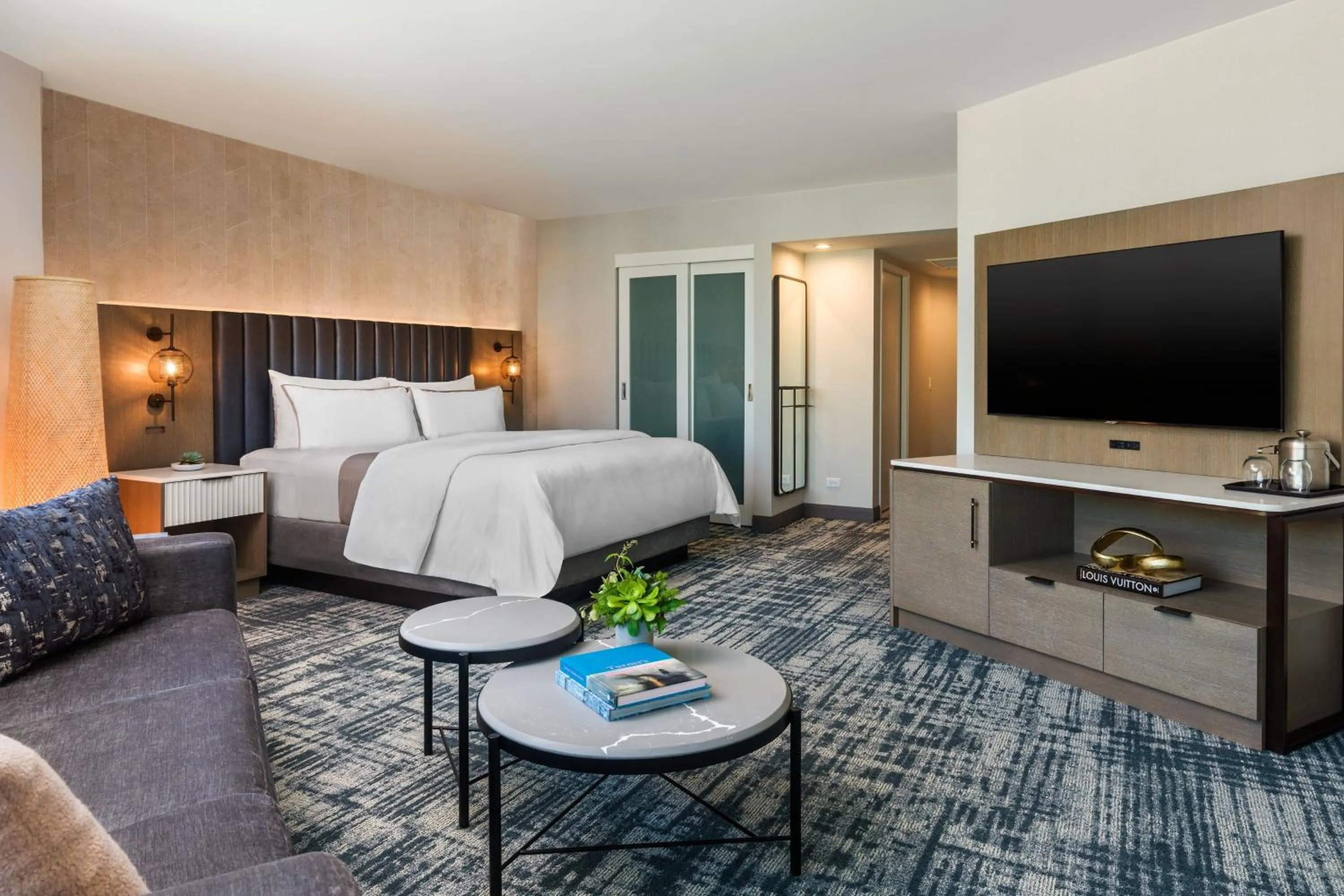 Photo of the whole room, Bed in The Westin San Diego Bayview