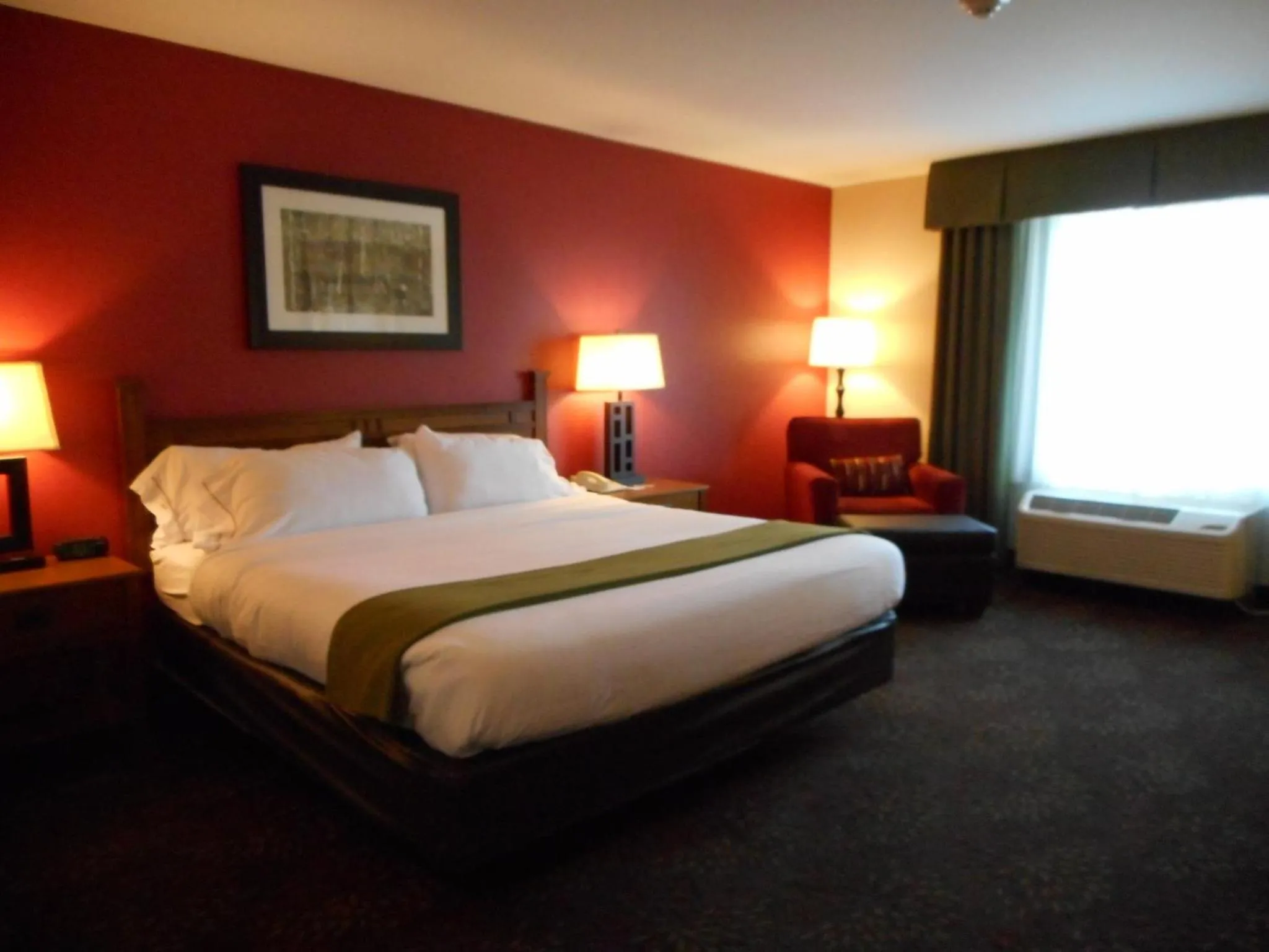 Photo of the whole room, Bed in Holiday Inn Express Hocking Hills-Logan by IHG