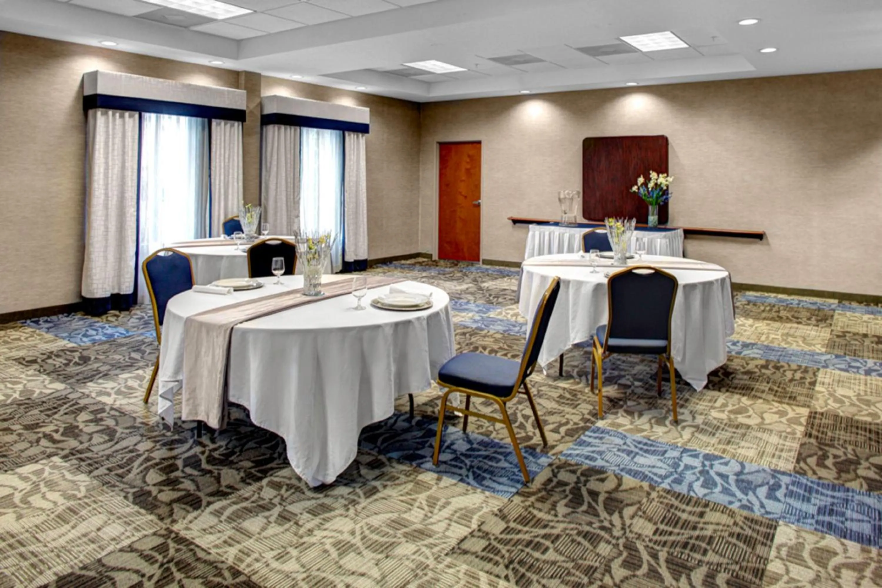Meeting/conference room in Holiday Inn Express Ashland by IHG