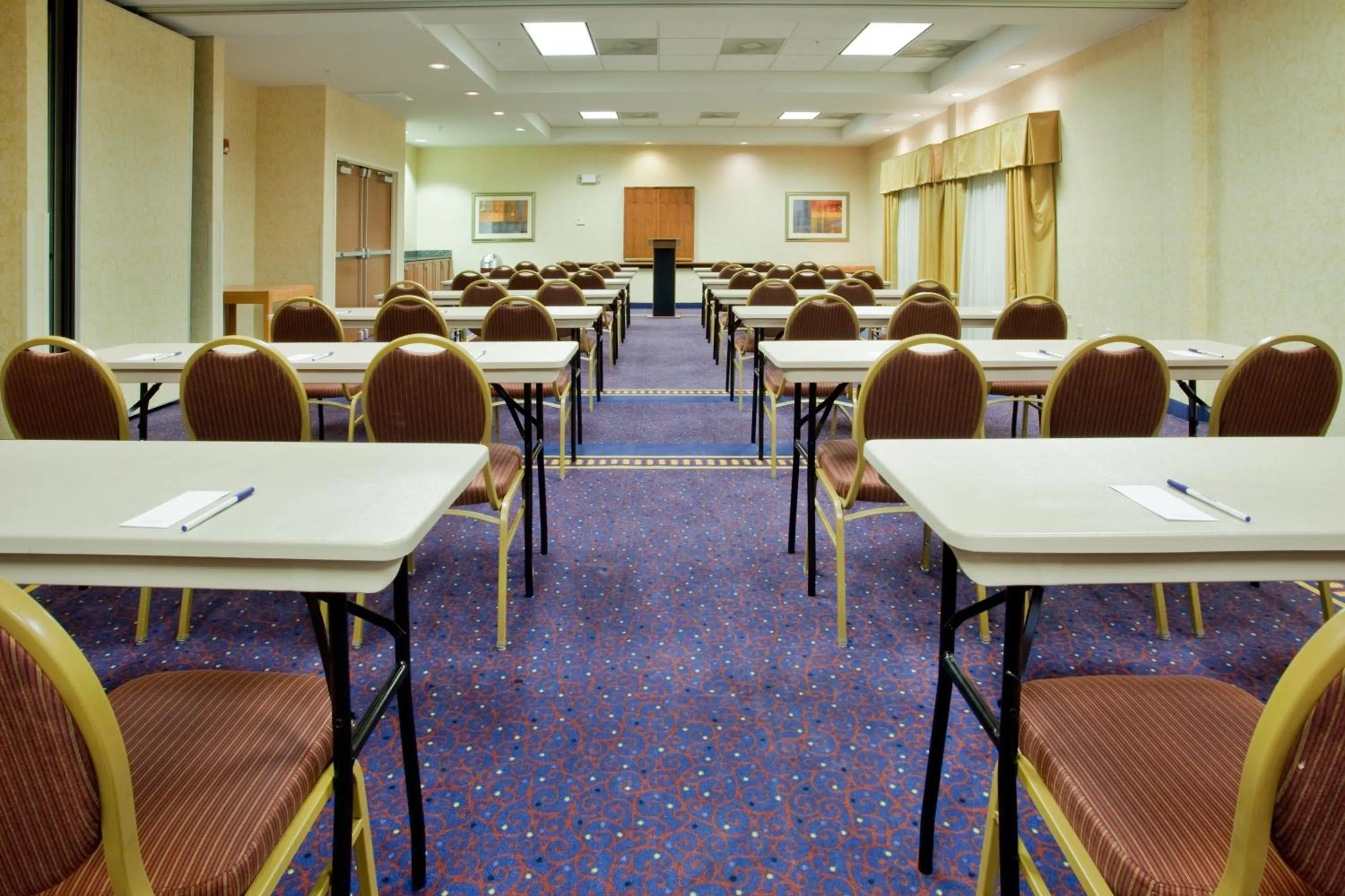 Meeting/conference room in Holiday Inn Express Ashland by IHG