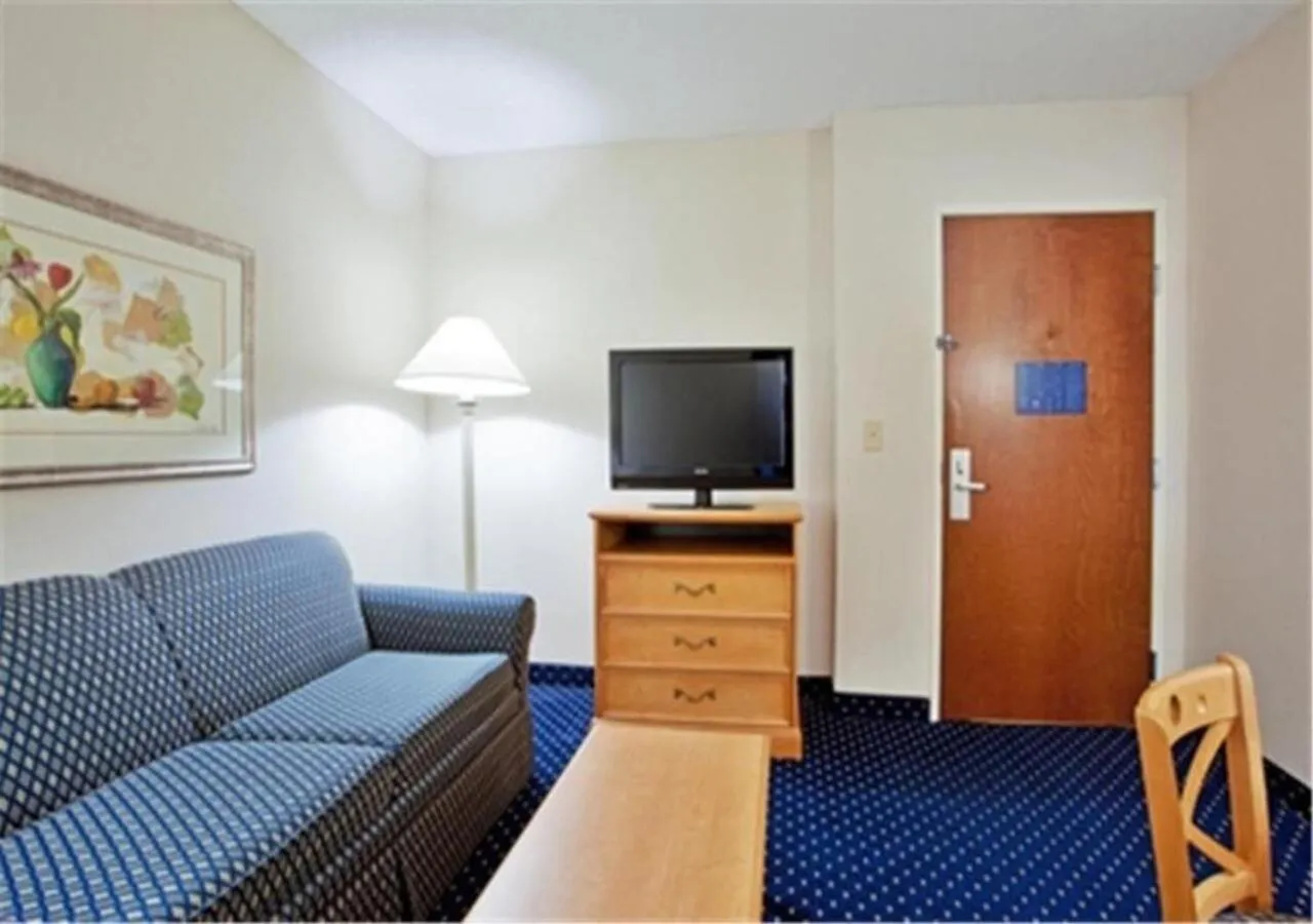 TV and multimedia in Holiday Inn Express Ashland by IHG