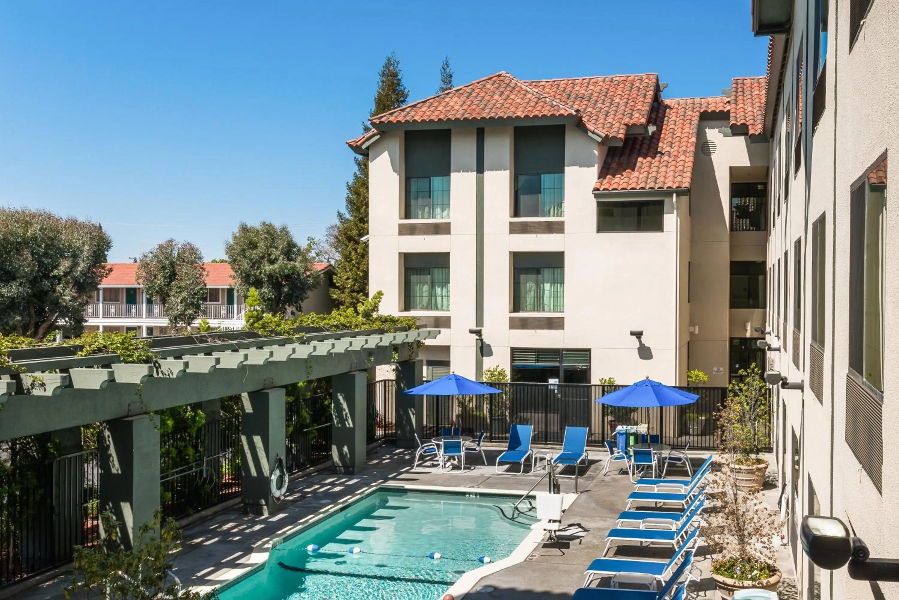 Swimming pool in Holiday Inn Express & Suites Santa Clara - Silicon Valley by IHG