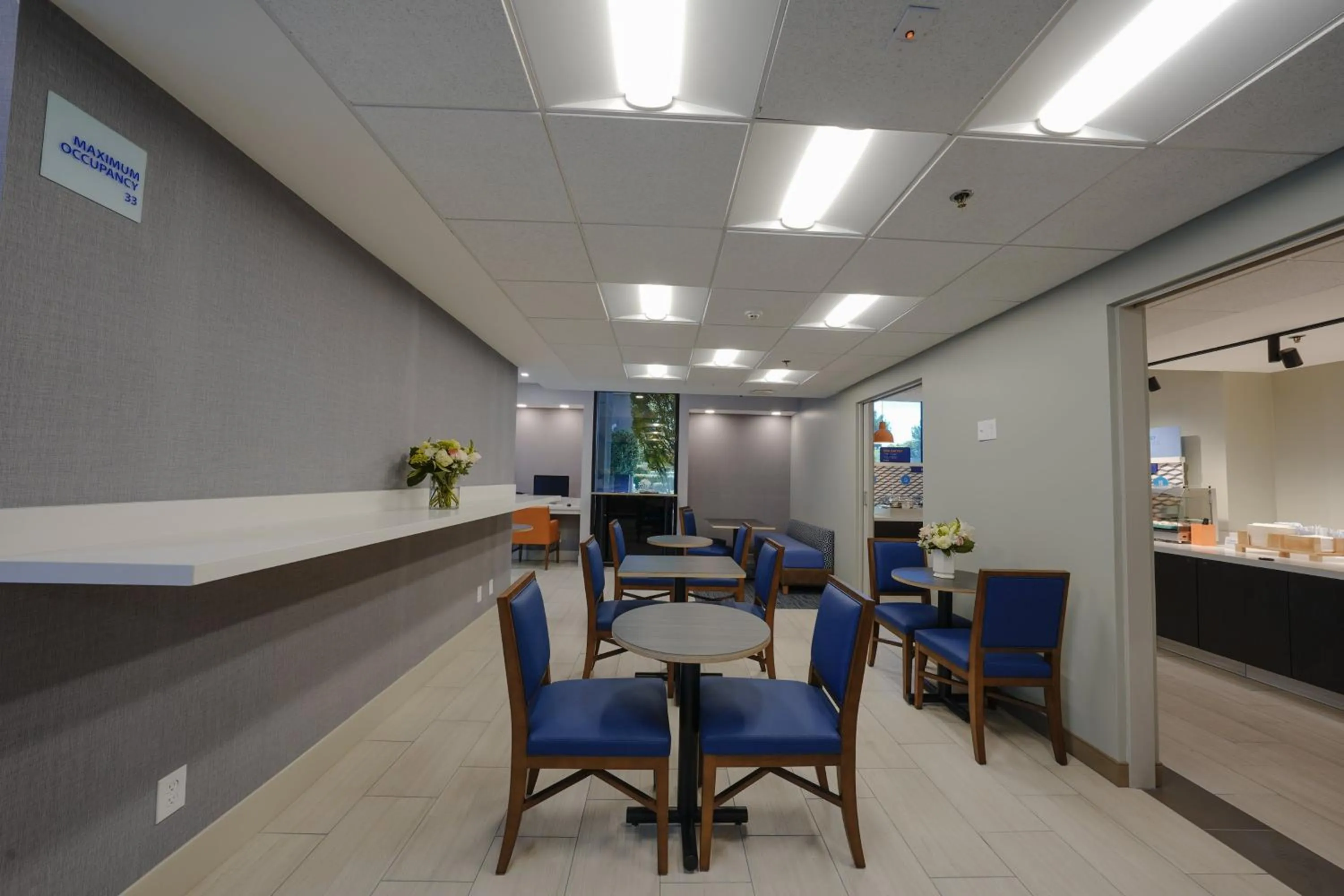 Breakfast in Holiday Inn Express & Suites Santa Clara - Silicon Valley by IHG