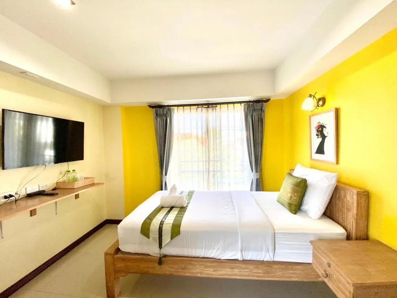 Photo of the whole room, Bed in Chinda Boutique Hotel