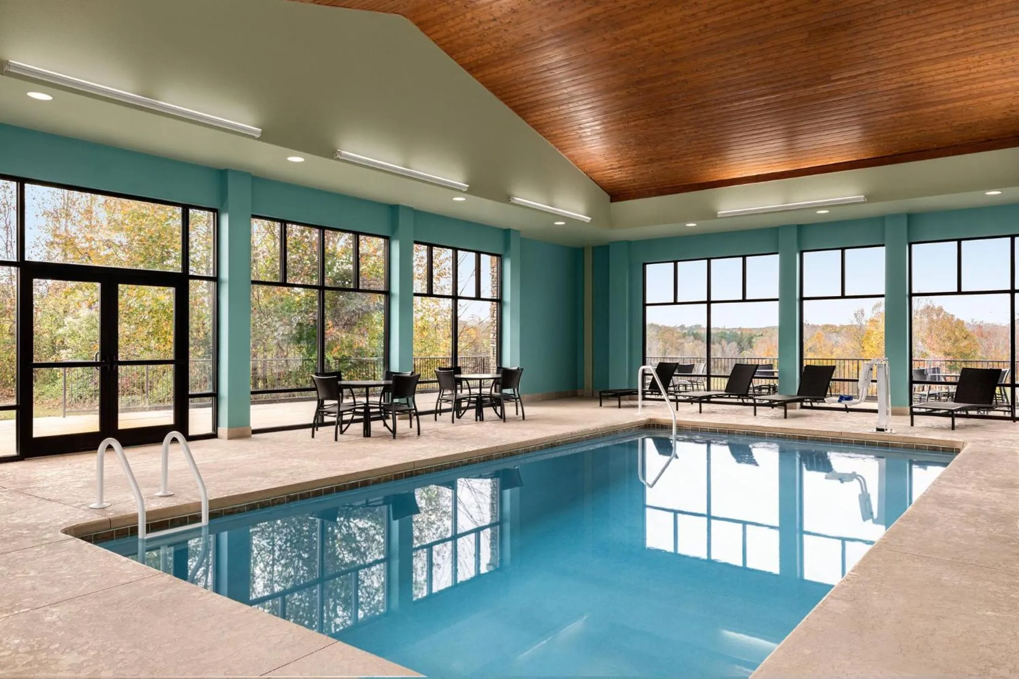 Swimming pool in Holiday Inn Express & Suites Lexington North West-The Vineyard by IHG