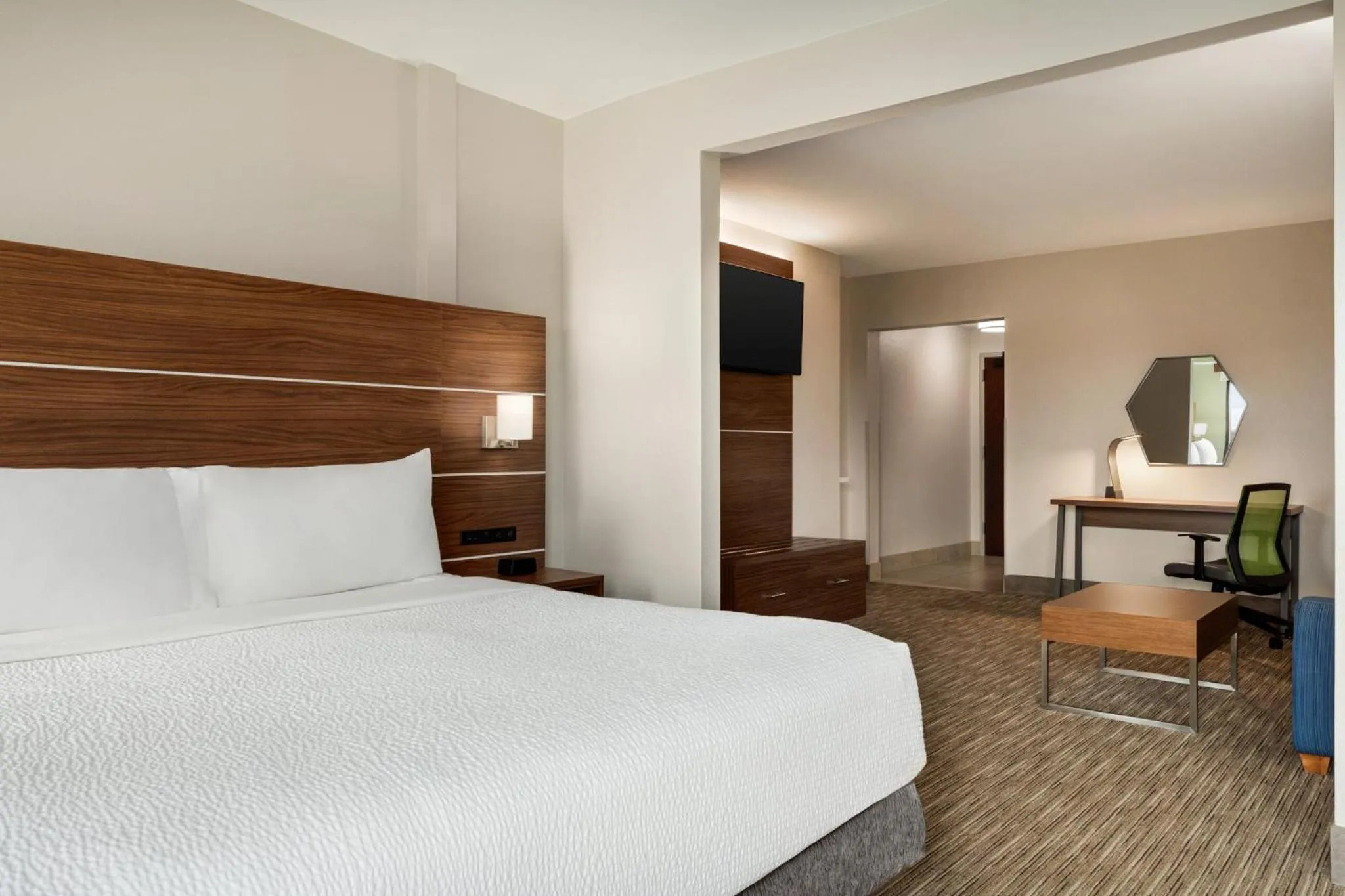 Photo of the whole room, Bed in Holiday Inn Express & Suites Lexington North West-The Vineyard by IHG