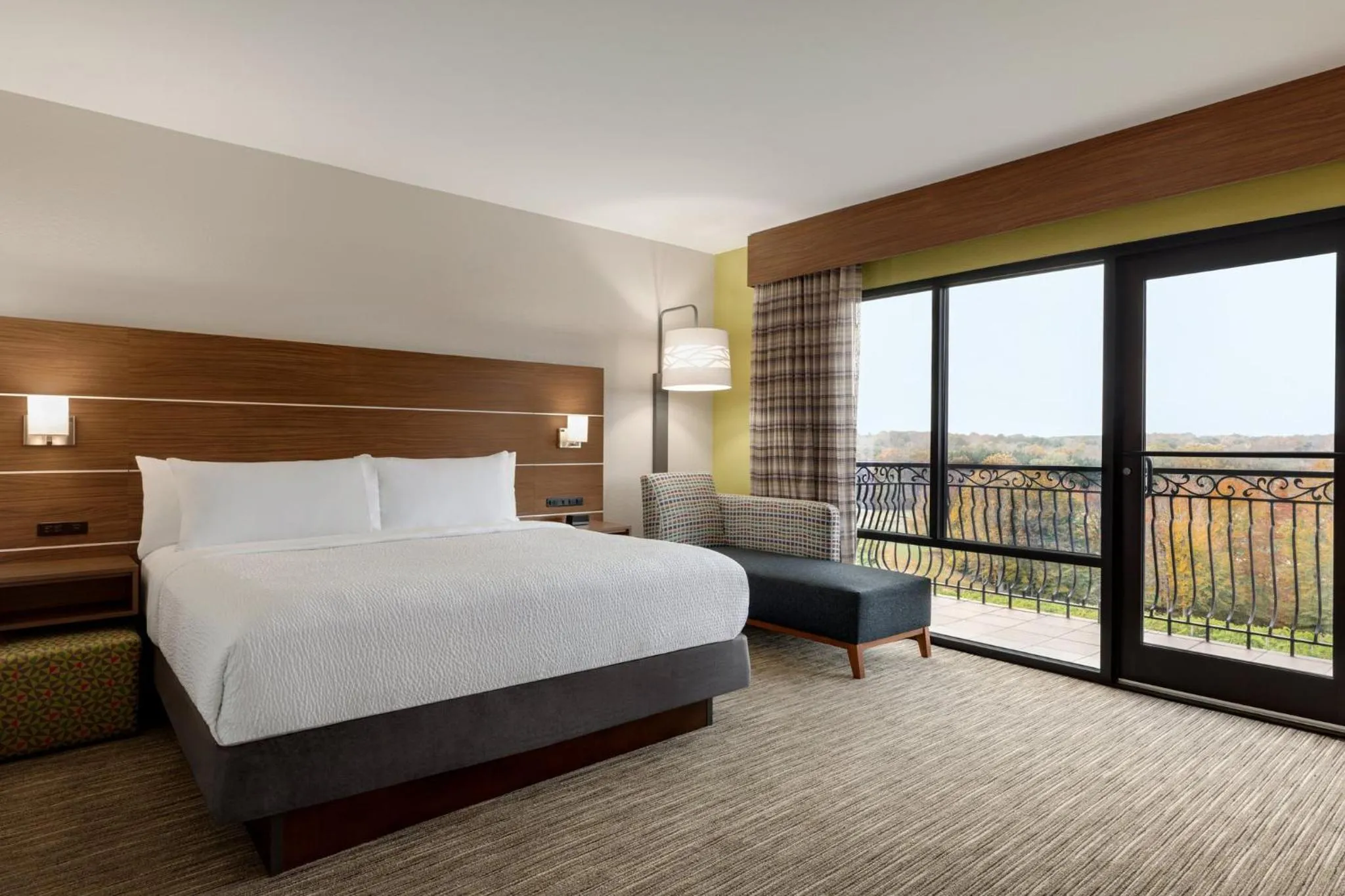 Photo of the whole room, Bed in Holiday Inn Express & Suites Lexington North West-The Vineyard by IHG