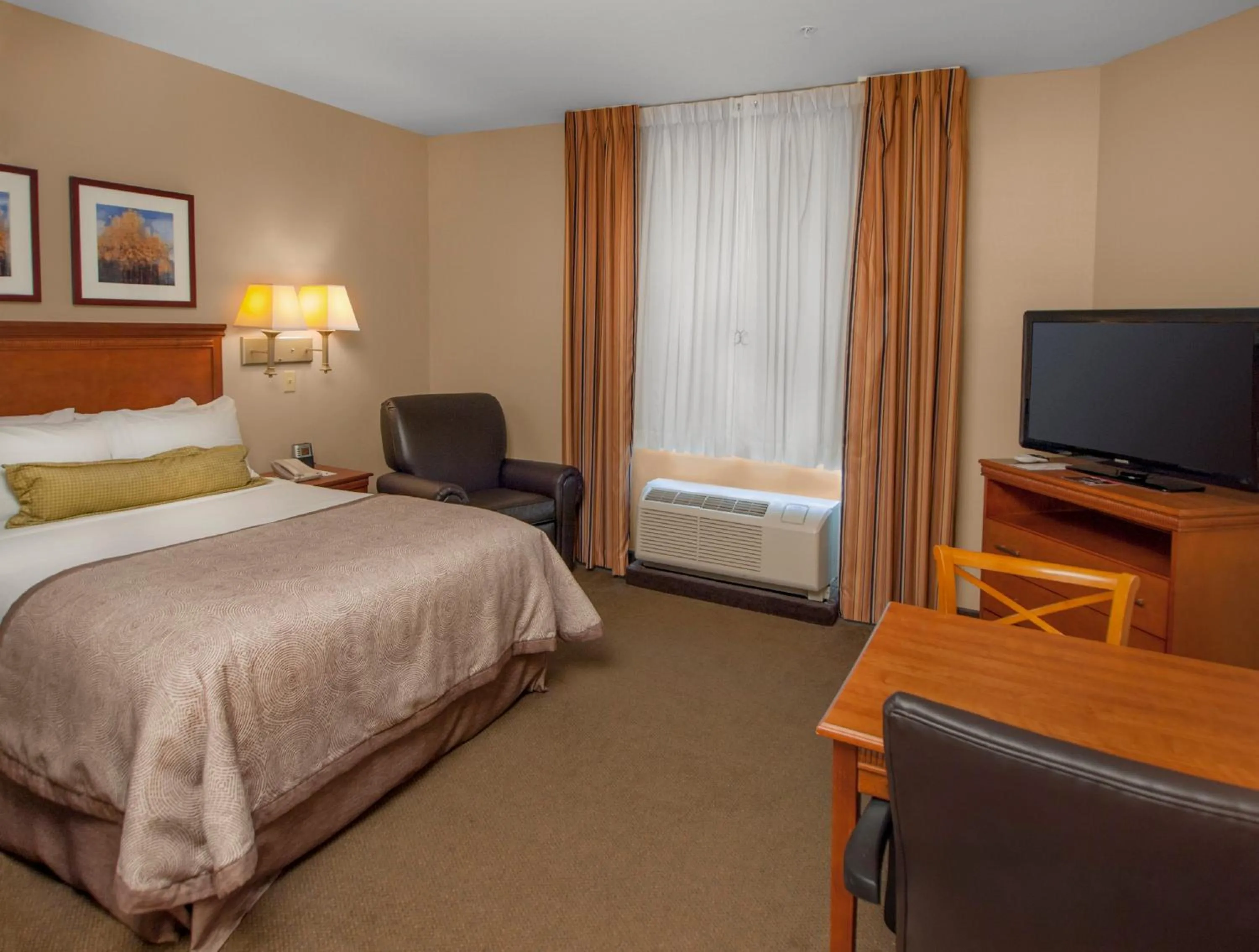 Photo of the whole room, Bed in Candlewood Suites Buffalo Amherst by IHG