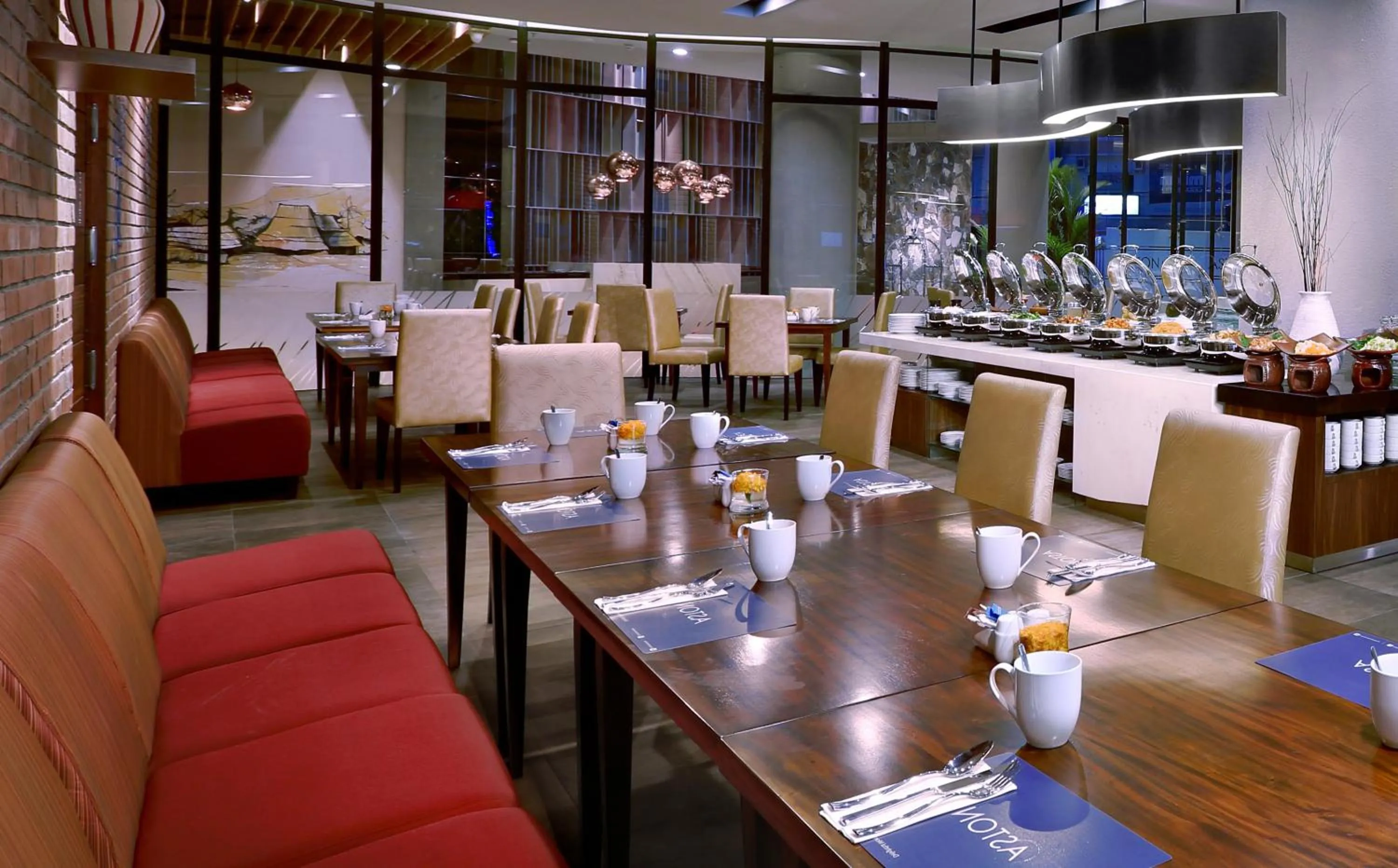 Restaurant/places to eat in Aston Inn Mataram