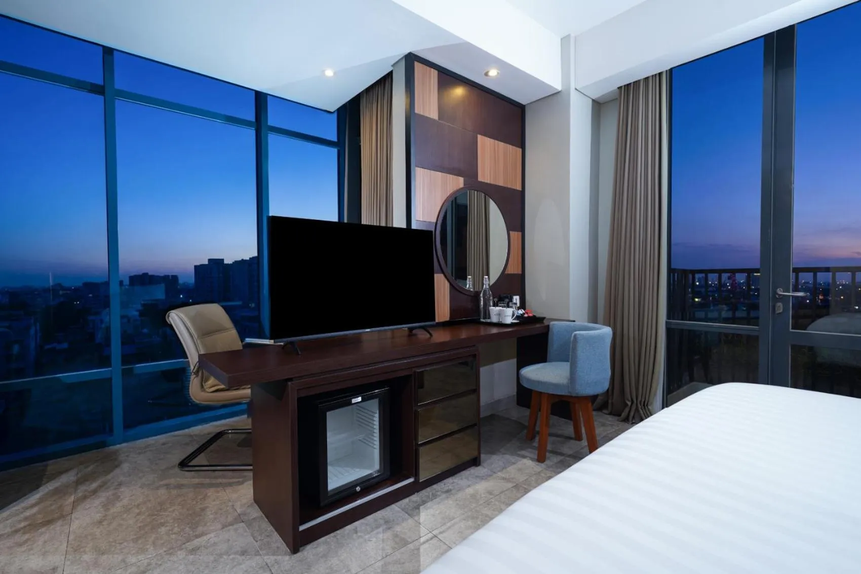 Bedroom, Bed in Aston Inn Mataram