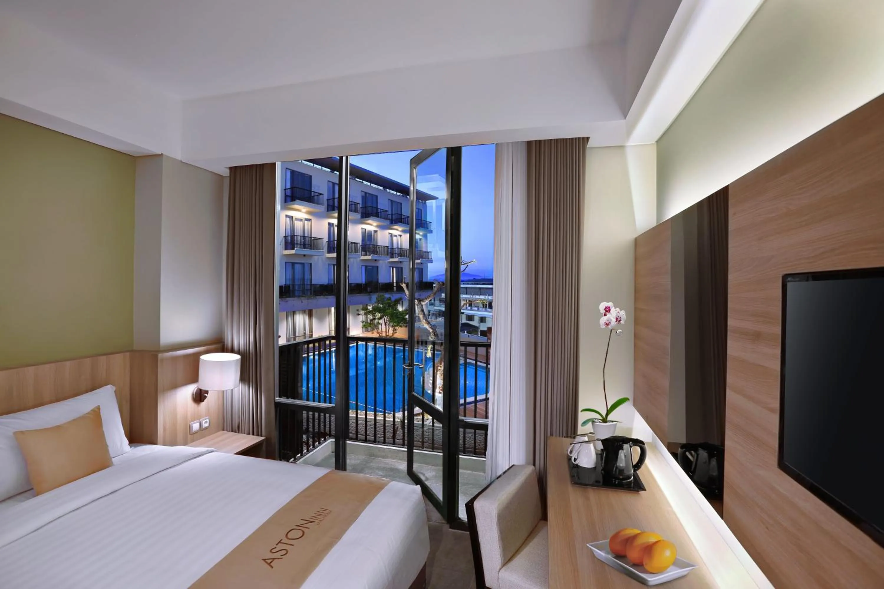 Bedroom, Bed in Aston Inn Mataram