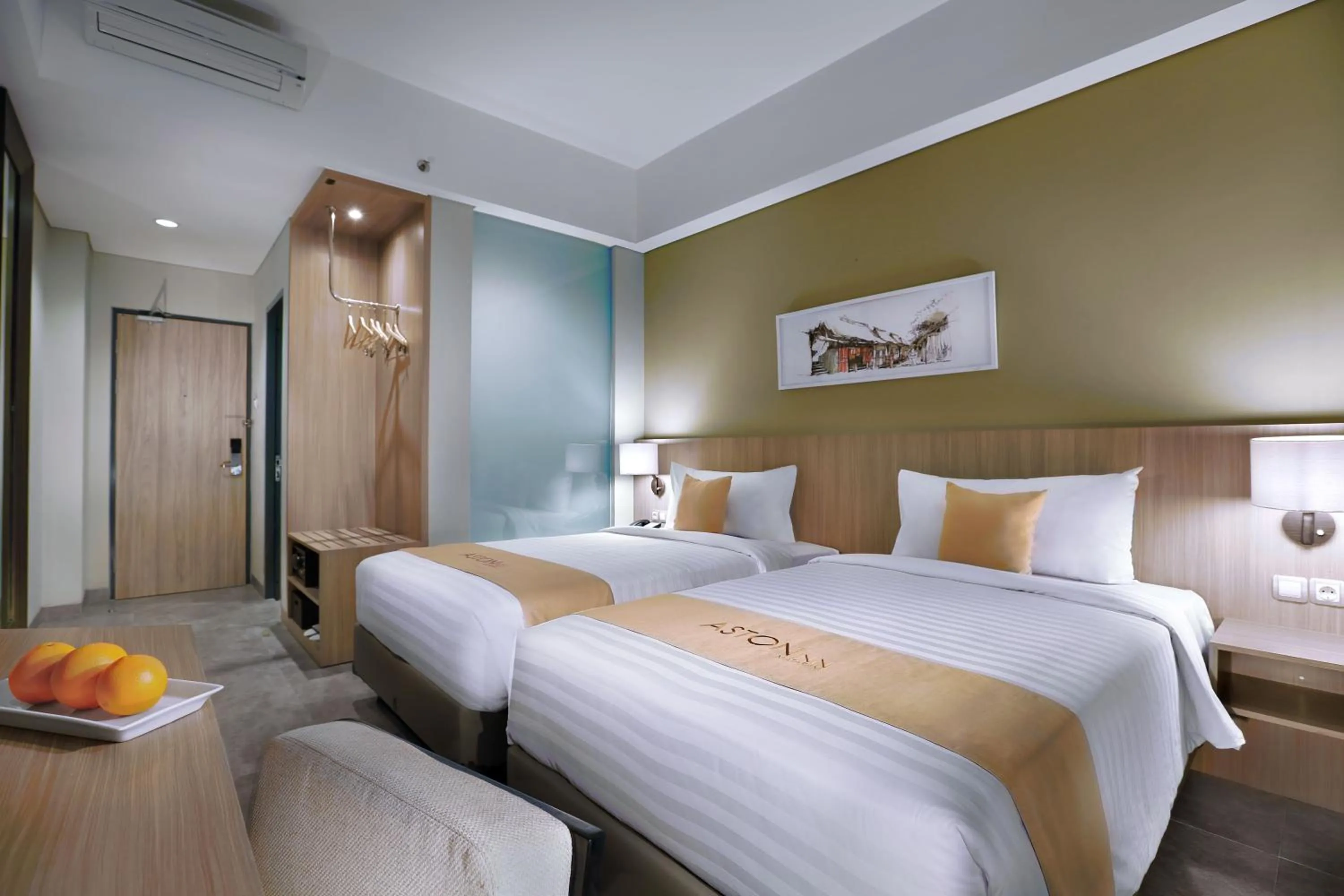 Bedroom, Bed in Aston Inn Mataram