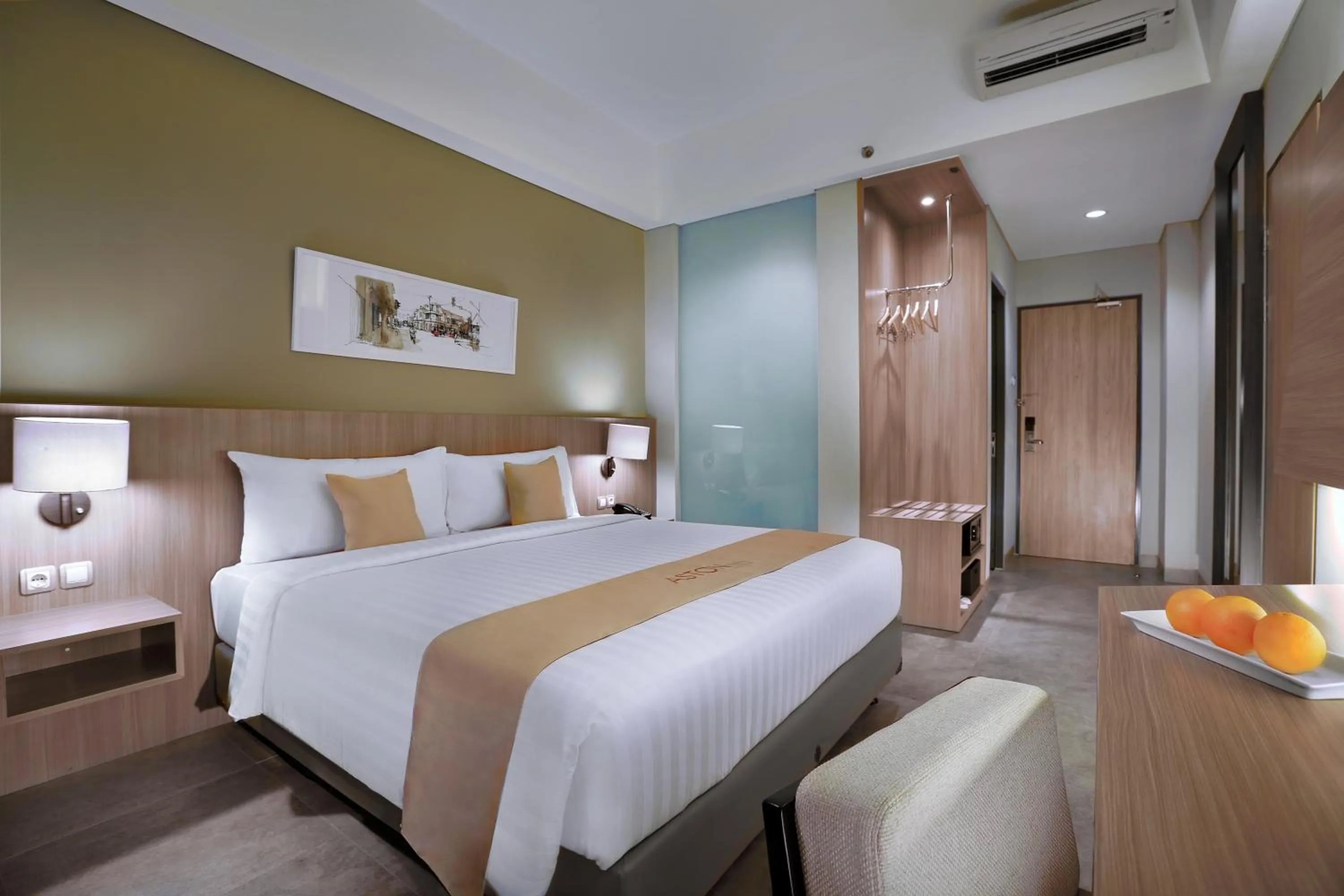 Bedroom, Bed in Aston Inn Mataram